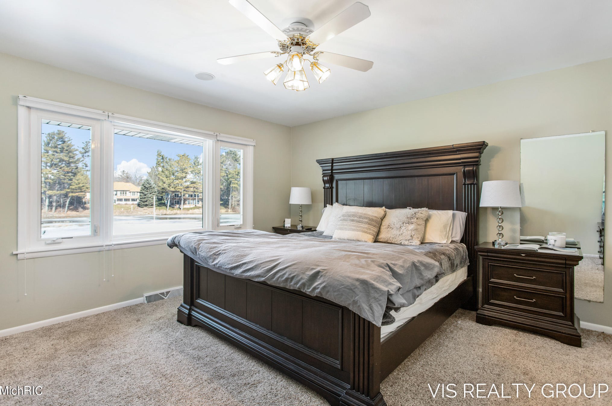 15489 Oak Dr, Spring Lake MI 49456-2147 exterior