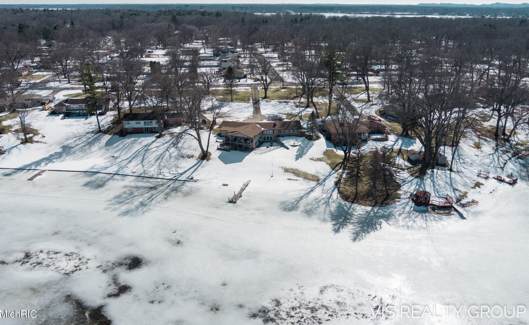 15489 Oak Dr, Spring Lake MI 49456-2147 exterior