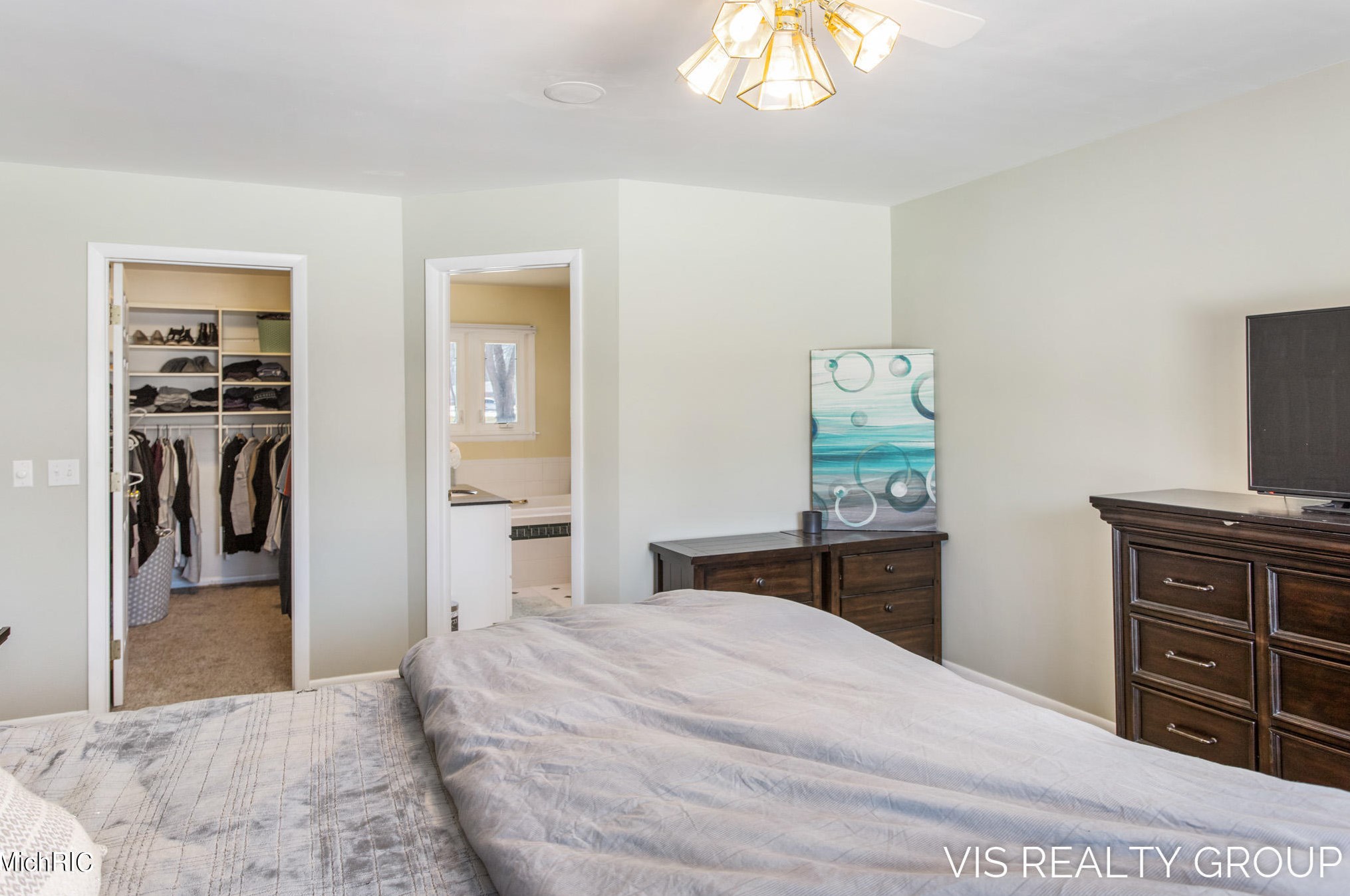 15489 Oak Dr, Spring Lake MI 49456-2147 exterior