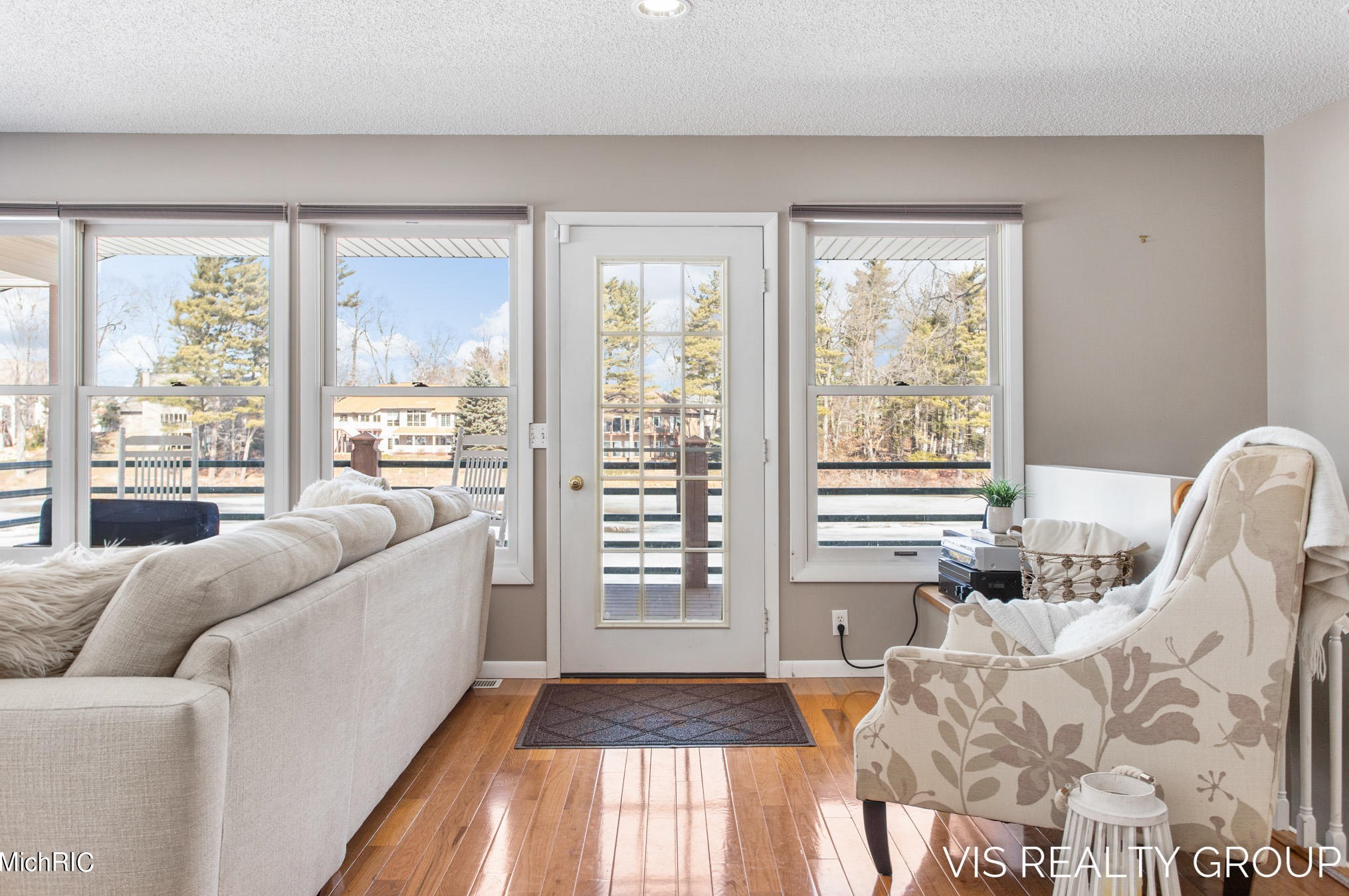 15489 Oak Dr, Spring Lake MI 49456-2147 exterior