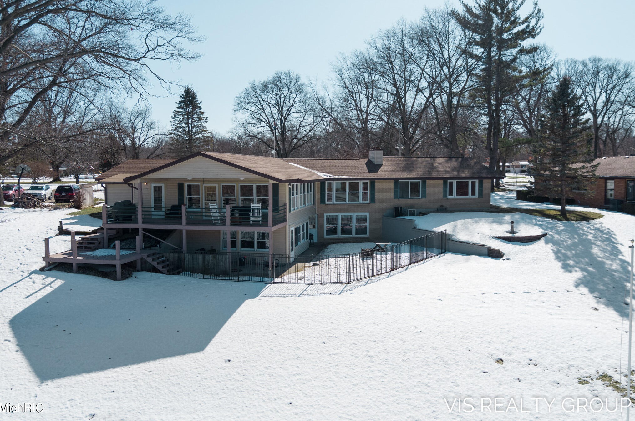 15489 Oak Dr, Spring Lake MI 49456-2147 exterior