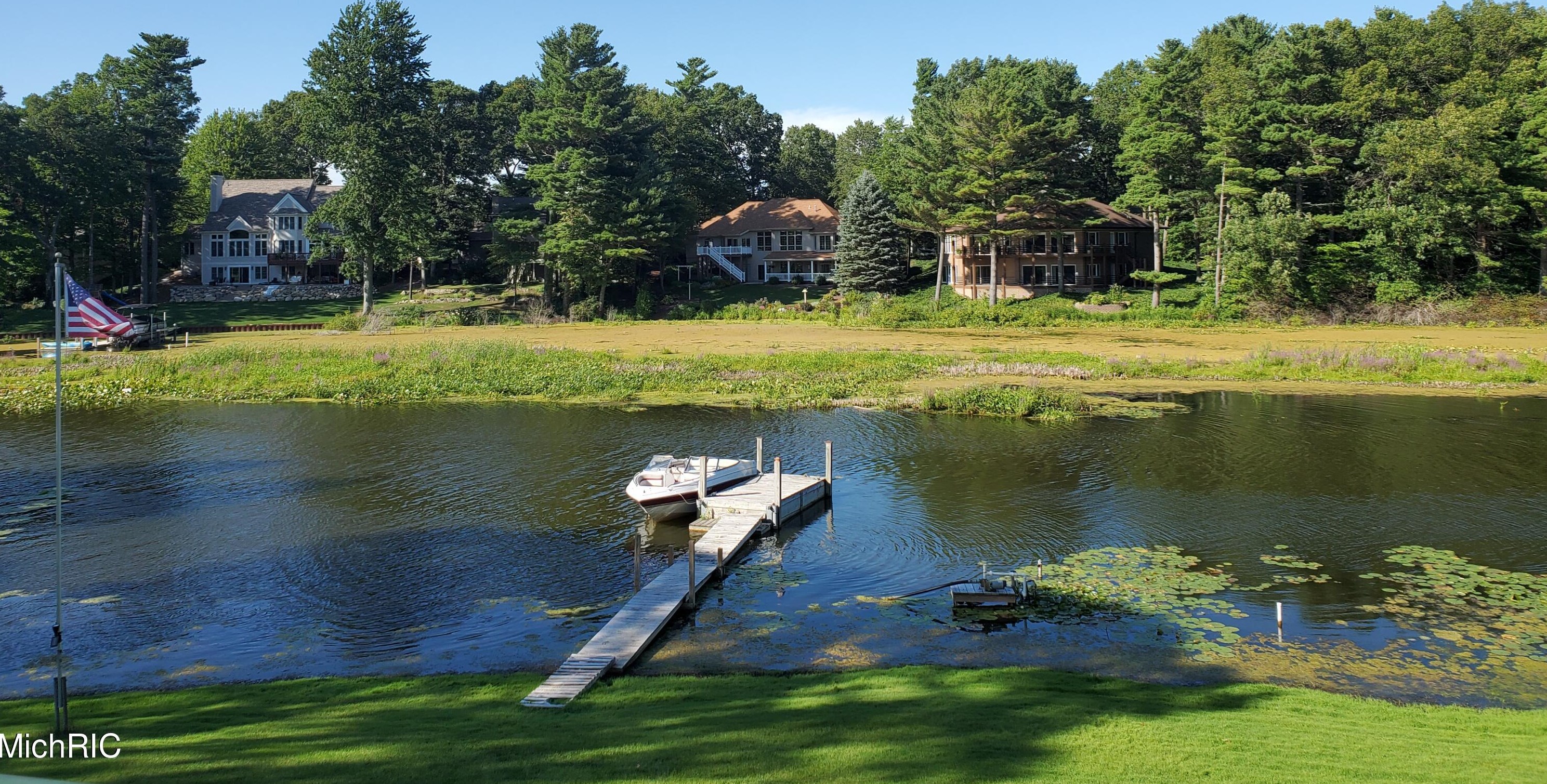 15489 Oak Dr, Spring Lake MI 49456-2147 exterior