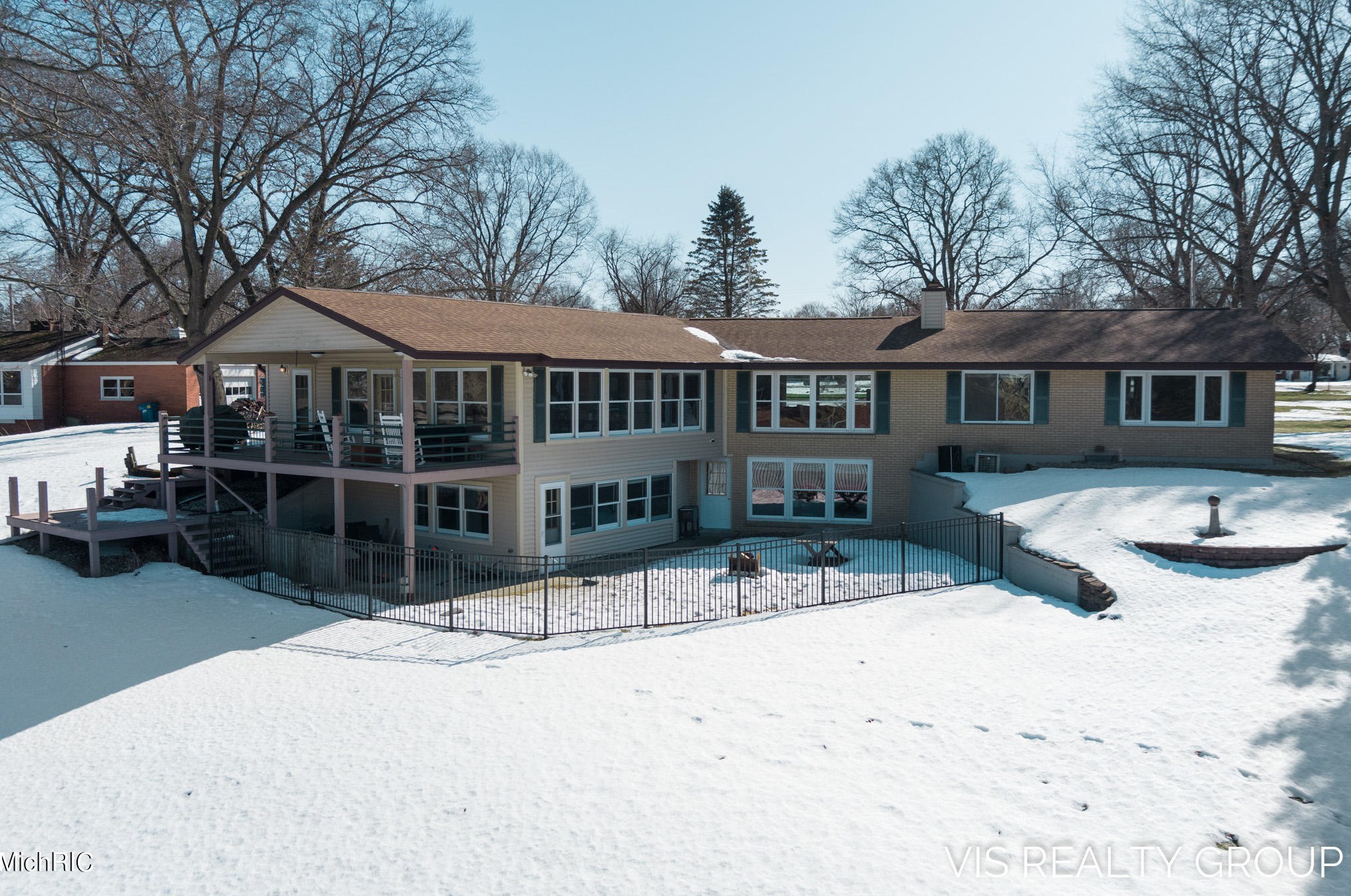 15489 Oak Dr, Spring Lake MI 49456-2147 exterior