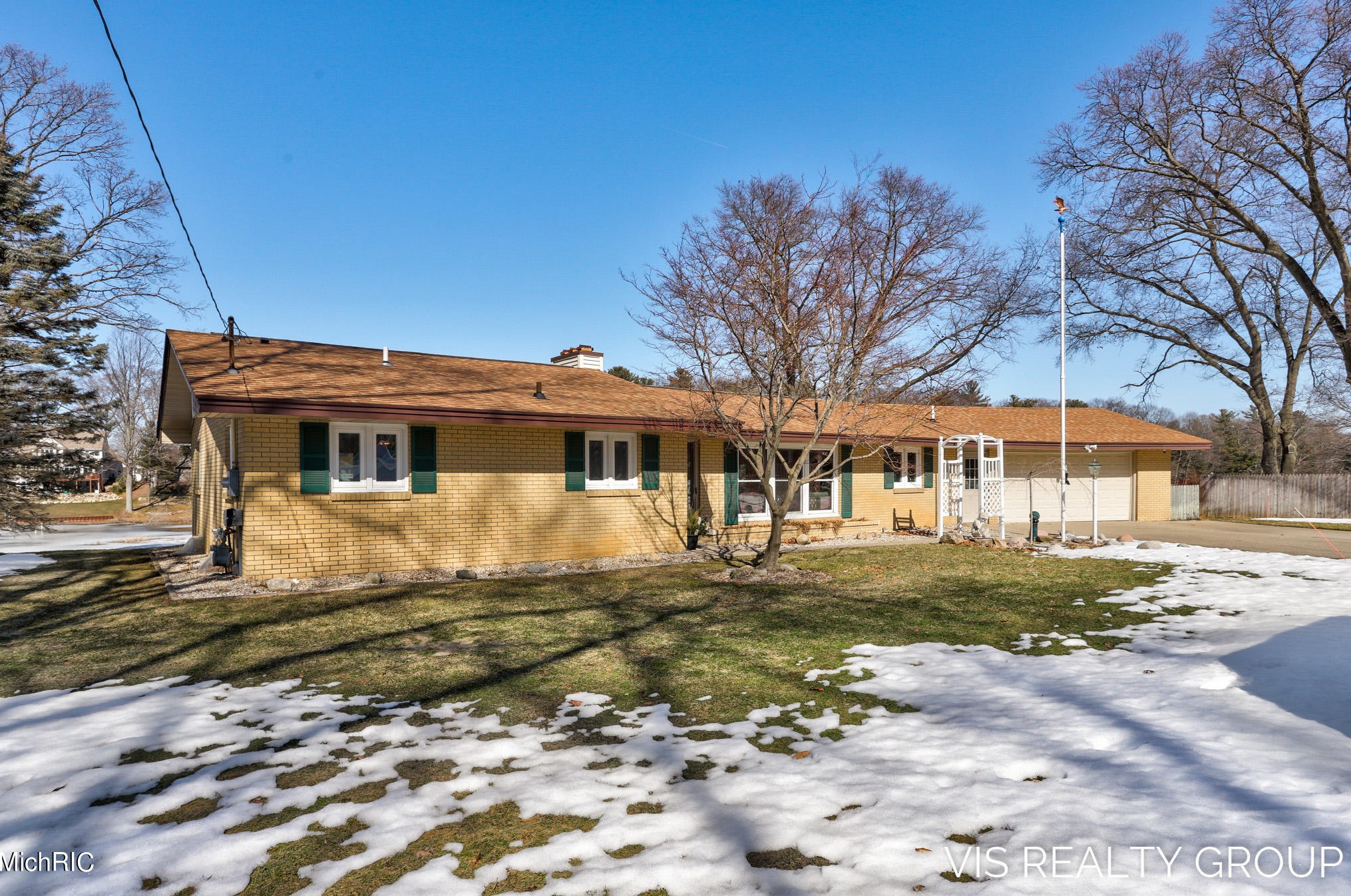 15489 Oak Dr, Spring Lake MI 49456-2147 exterior