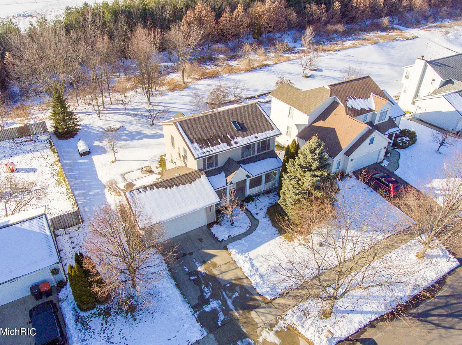 9027 Alanada Dr, Caledonia MI 49316-8455 exterior