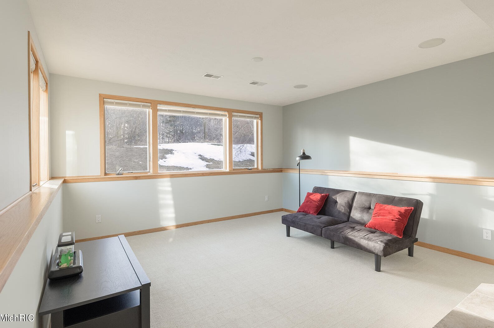 9027 Alanada Dr, Caledonia MI 49316-8455 exterior