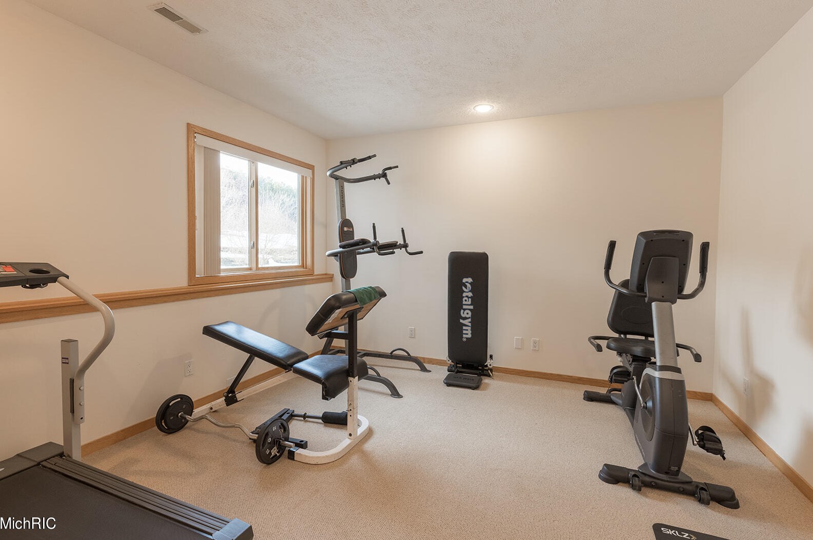 9027 Alanada Dr, Caledonia MI 49316-8455 exterior