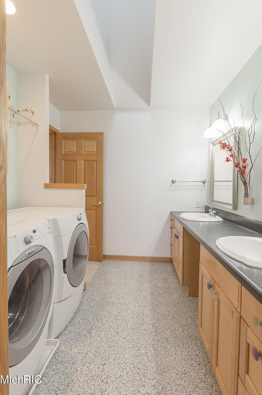 9027 Alanada Dr, Caledonia MI 49316-8455 exterior