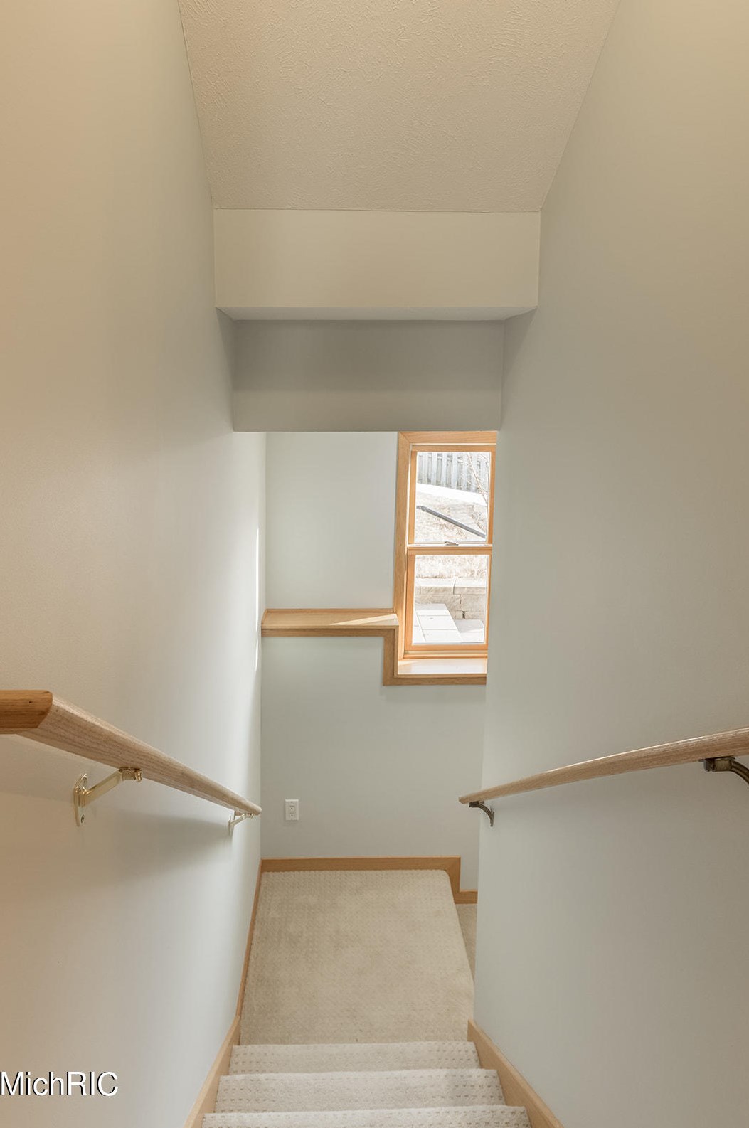 9027 Alanada Dr, Caledonia MI 49316-8455 exterior