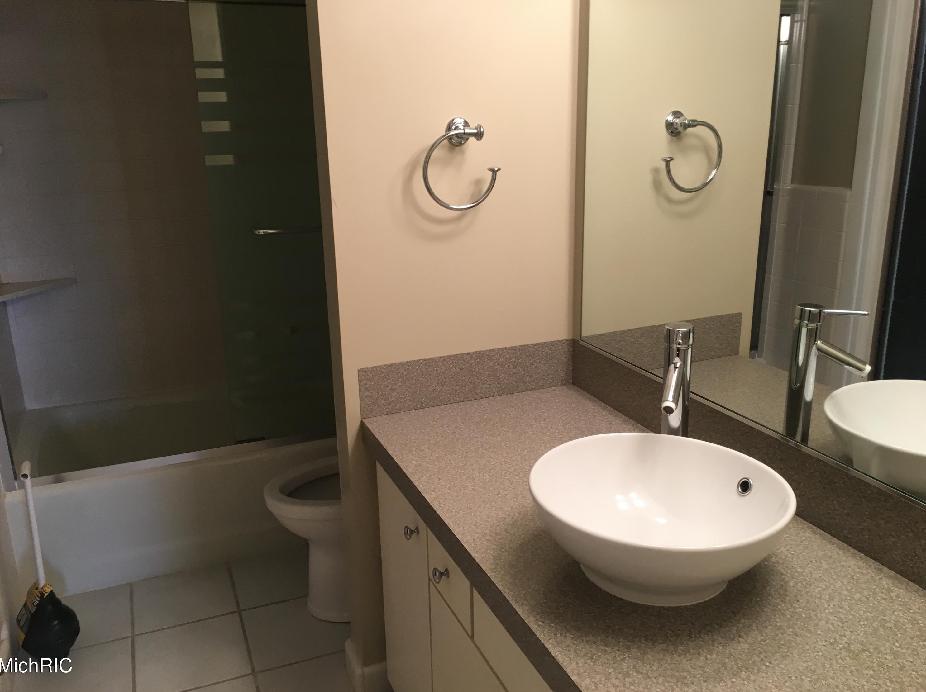 6912 Burlingame Ave, Byron Township MI 49315-9403 exterior