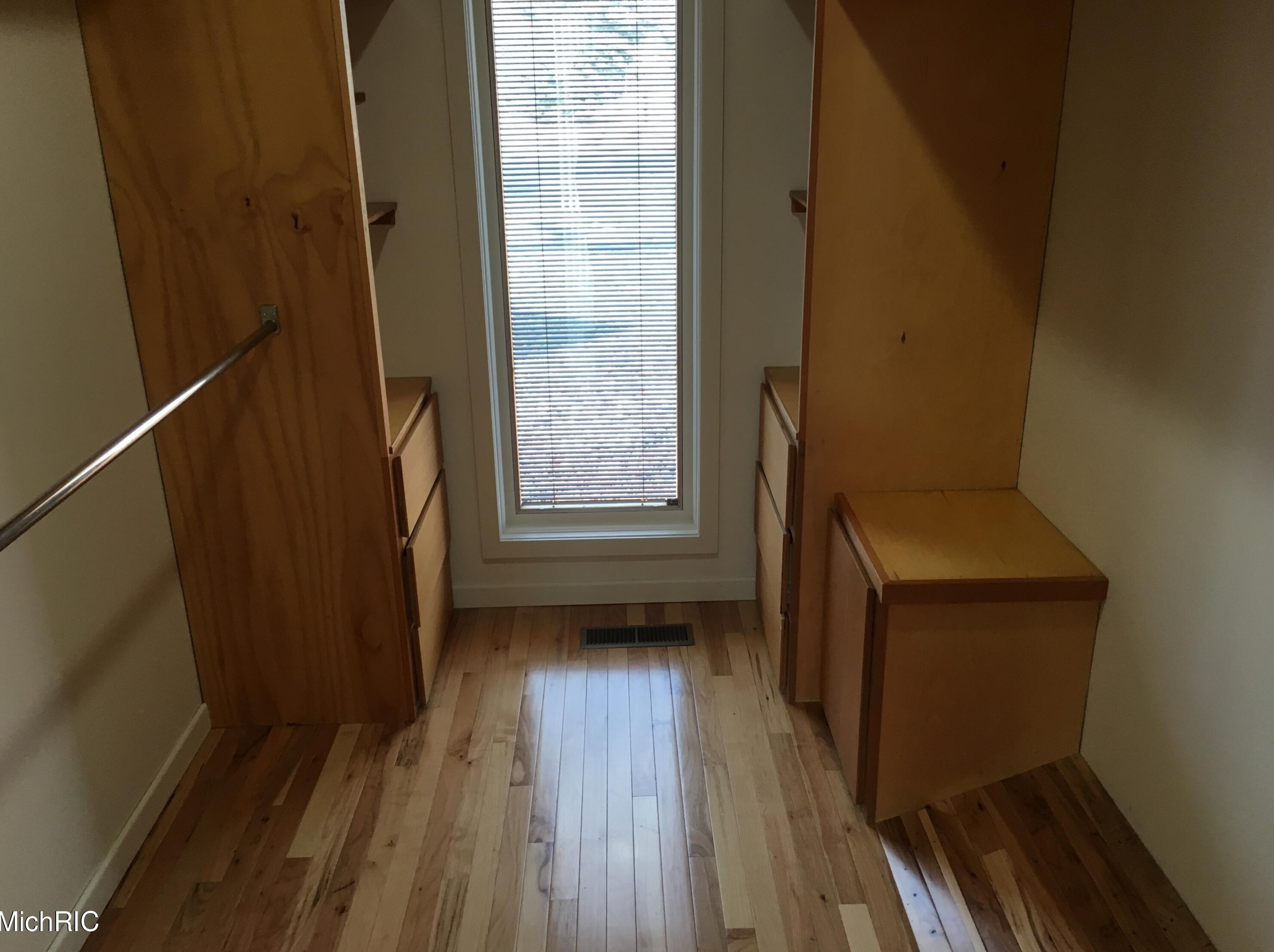 6912 Burlingame Ave, Byron Township MI 49315-9403 exterior