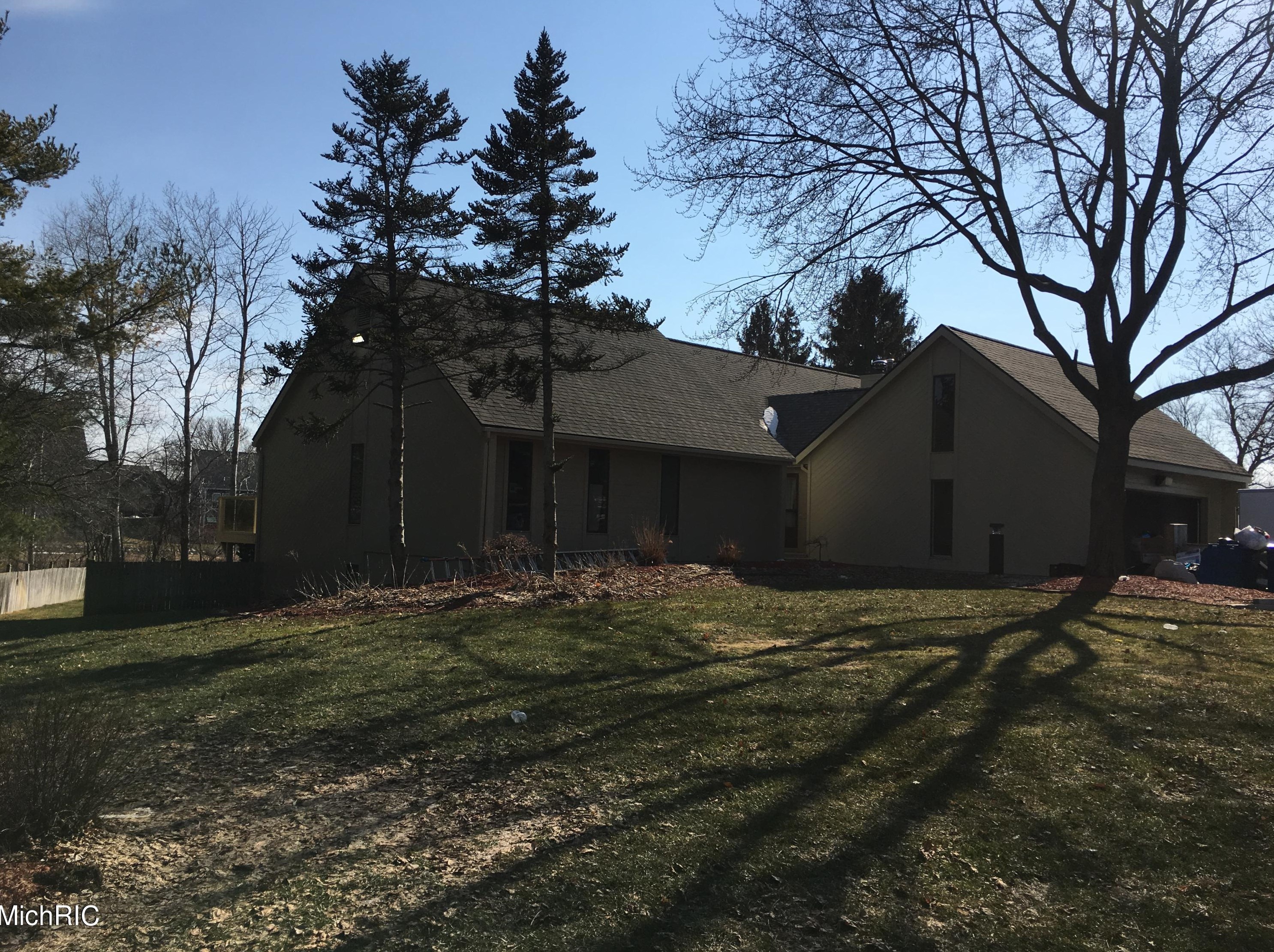 6912 Burlingame Ave, Byron Township MI 49315-9403 exterior