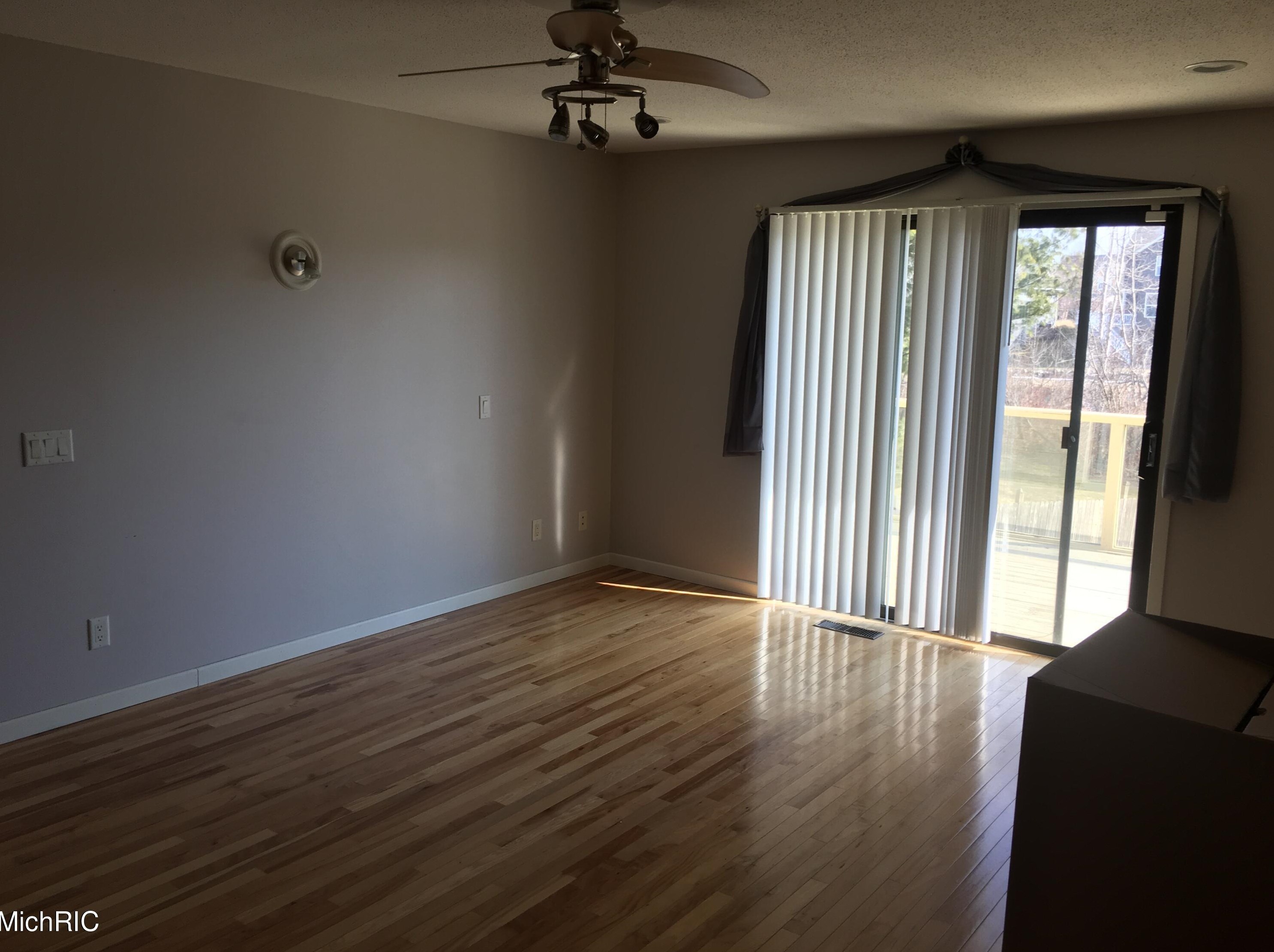 6912 Burlingame Ave, Byron Township MI 49315-9403 exterior