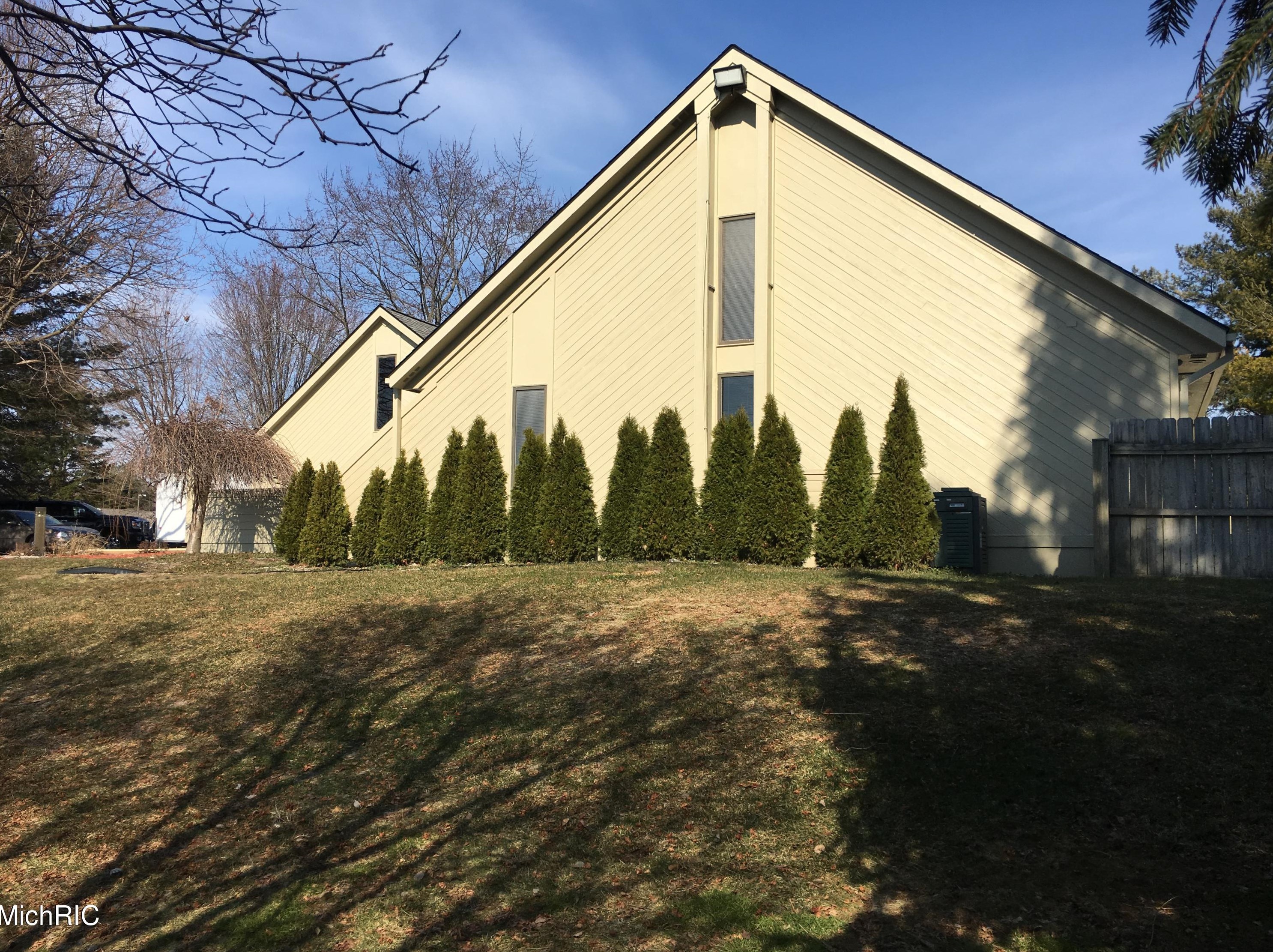 6912 Burlingame Ave, Byron Township MI 49315-9403 exterior