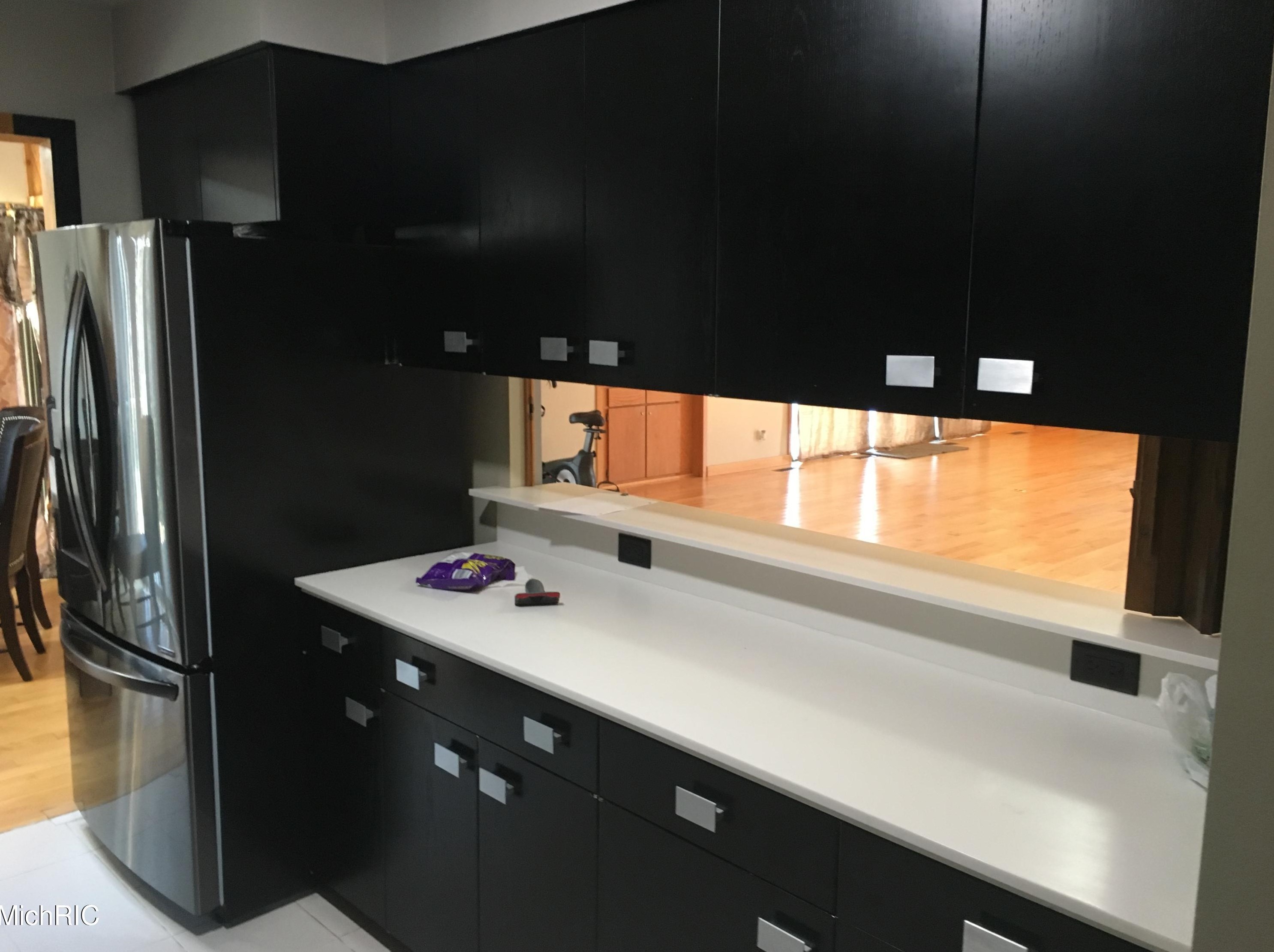 6912 Burlingame Ave, Byron Township MI 49315-9403 exterior