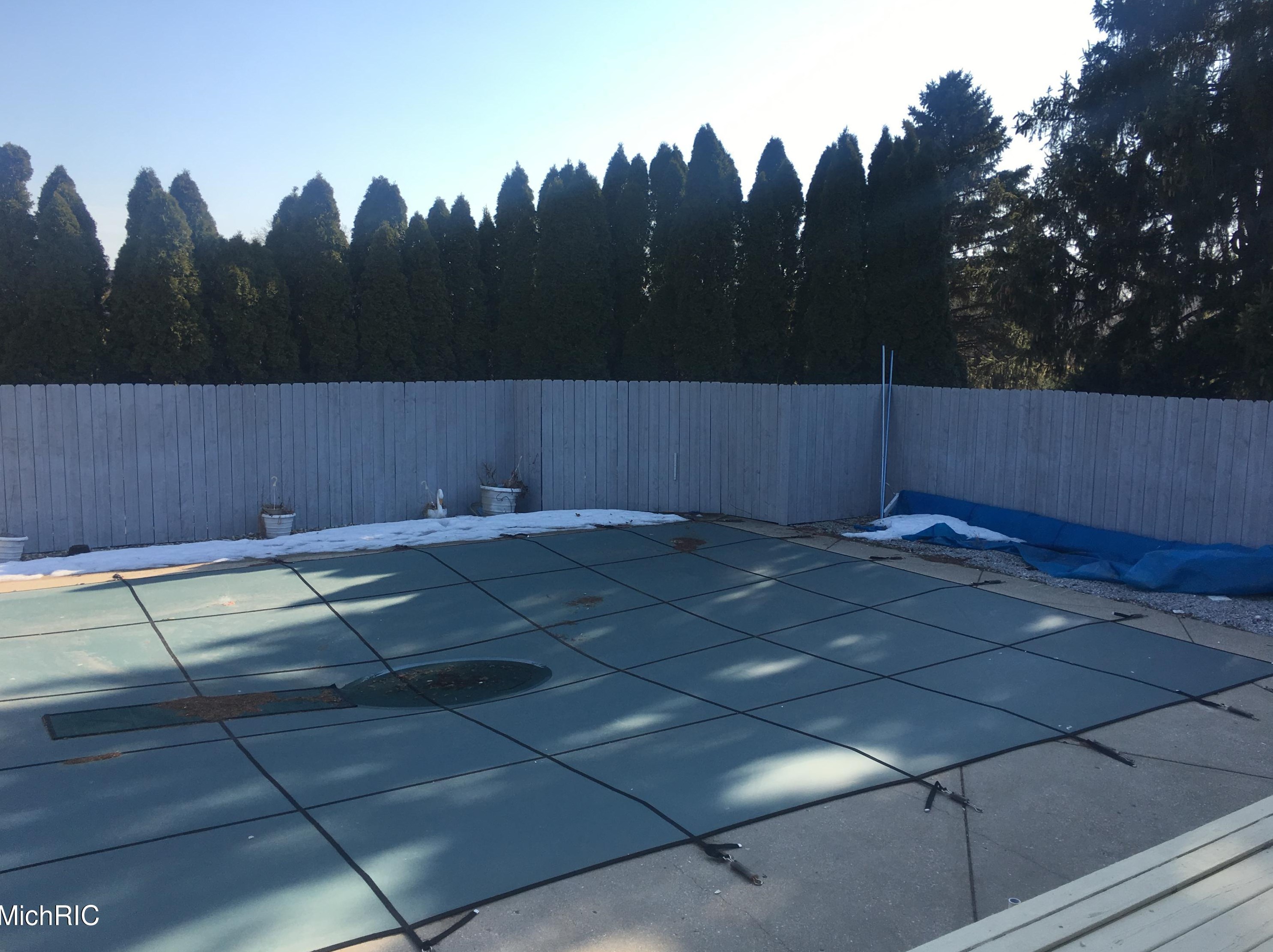 6912 Burlingame Ave, Byron Township MI 49315-9403 exterior