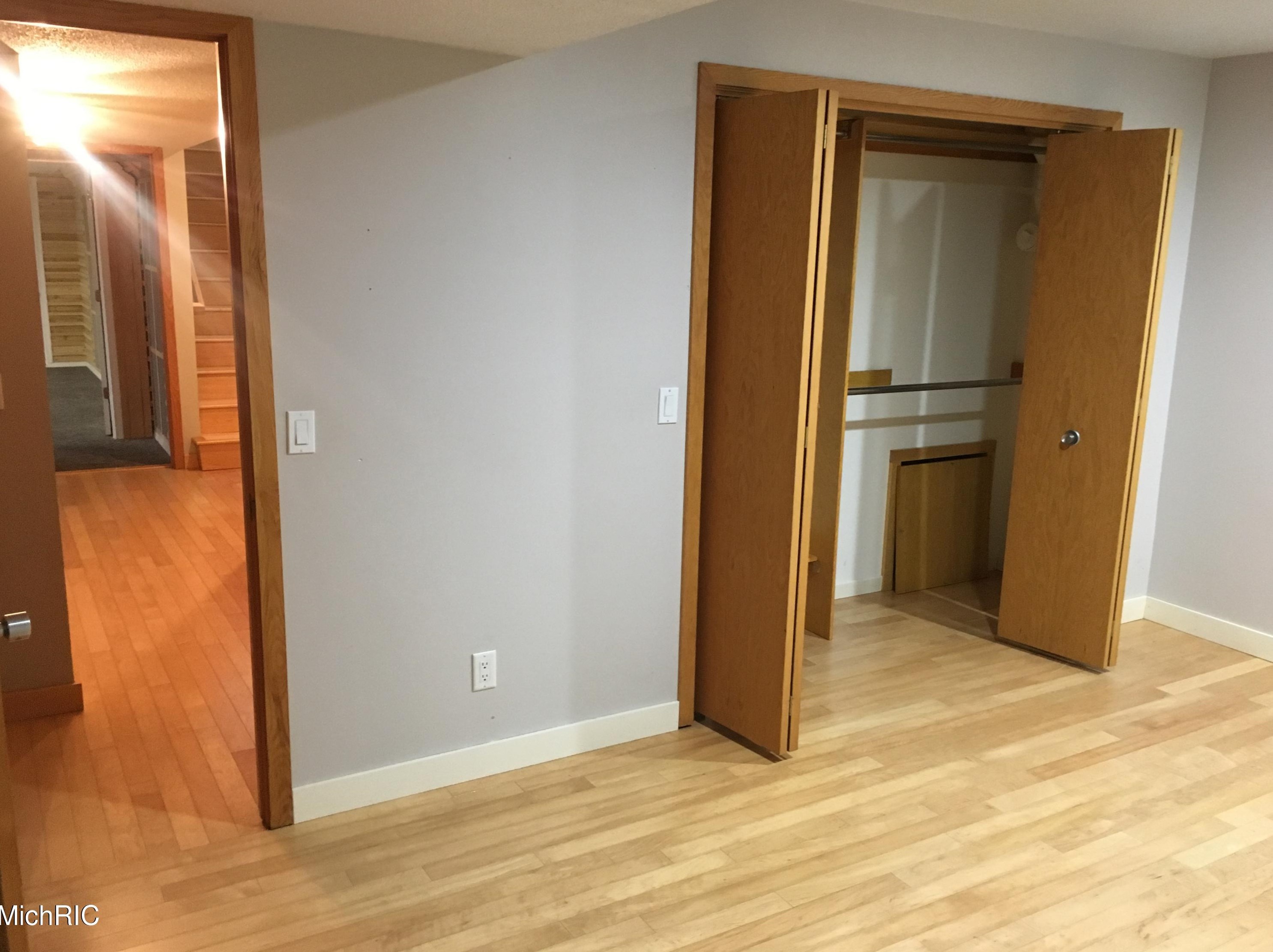 6912 Burlingame Ave, Byron Township MI 49315-9403 exterior