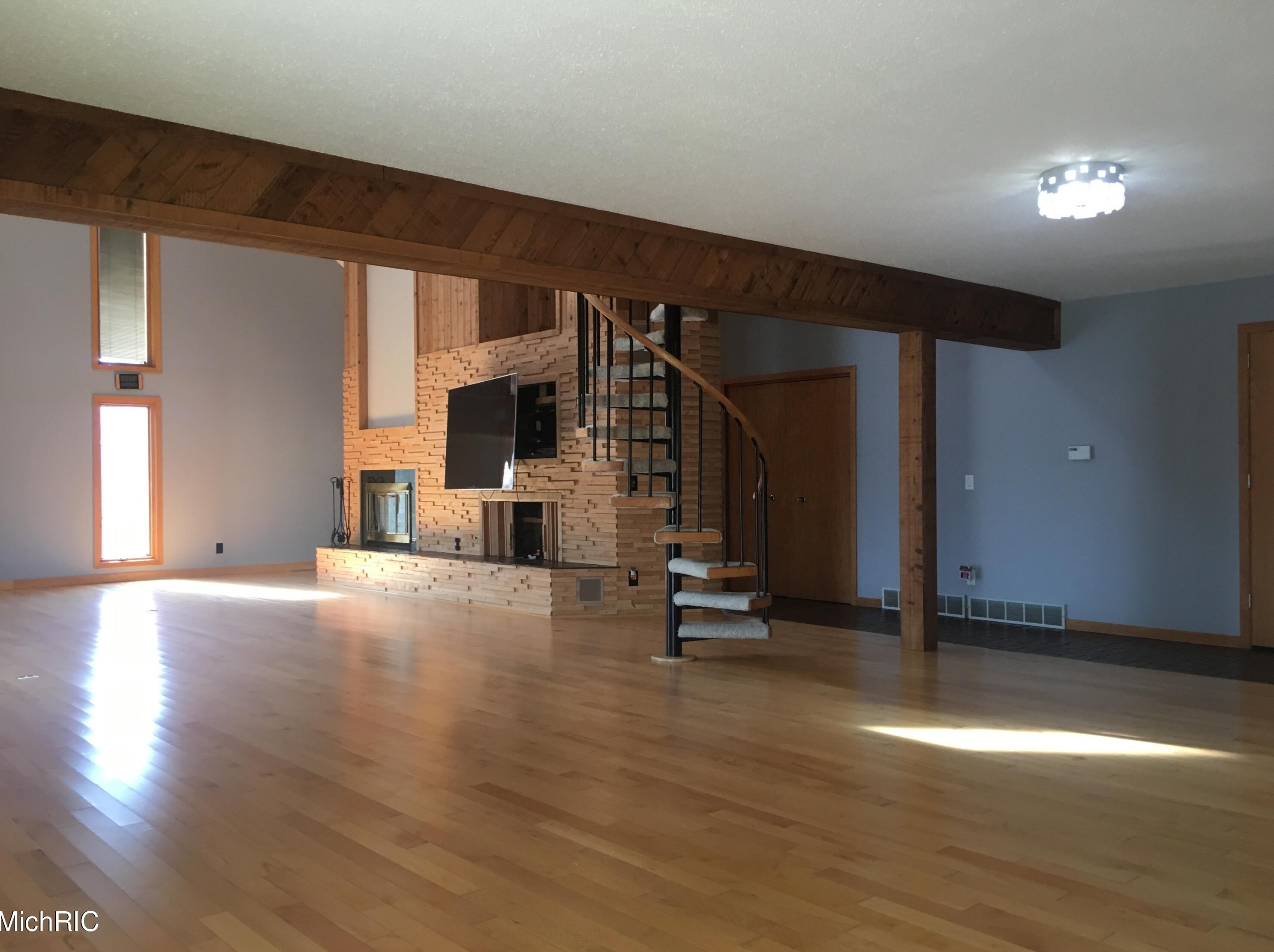 6912 Burlingame Ave, Byron Township MI 49315-9403 exterior