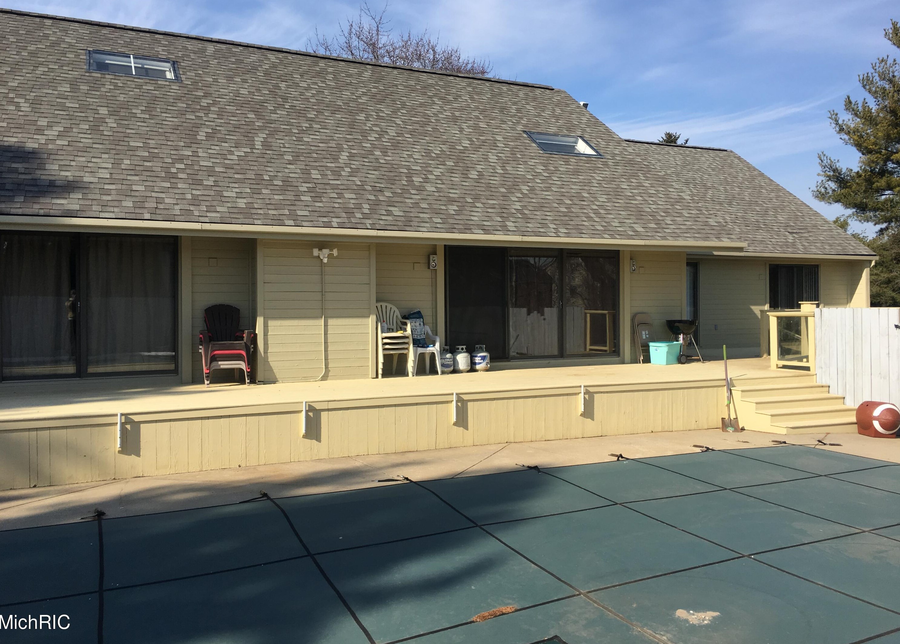 6912 Burlingame Ave, Byron Township MI 49315-9403 exterior