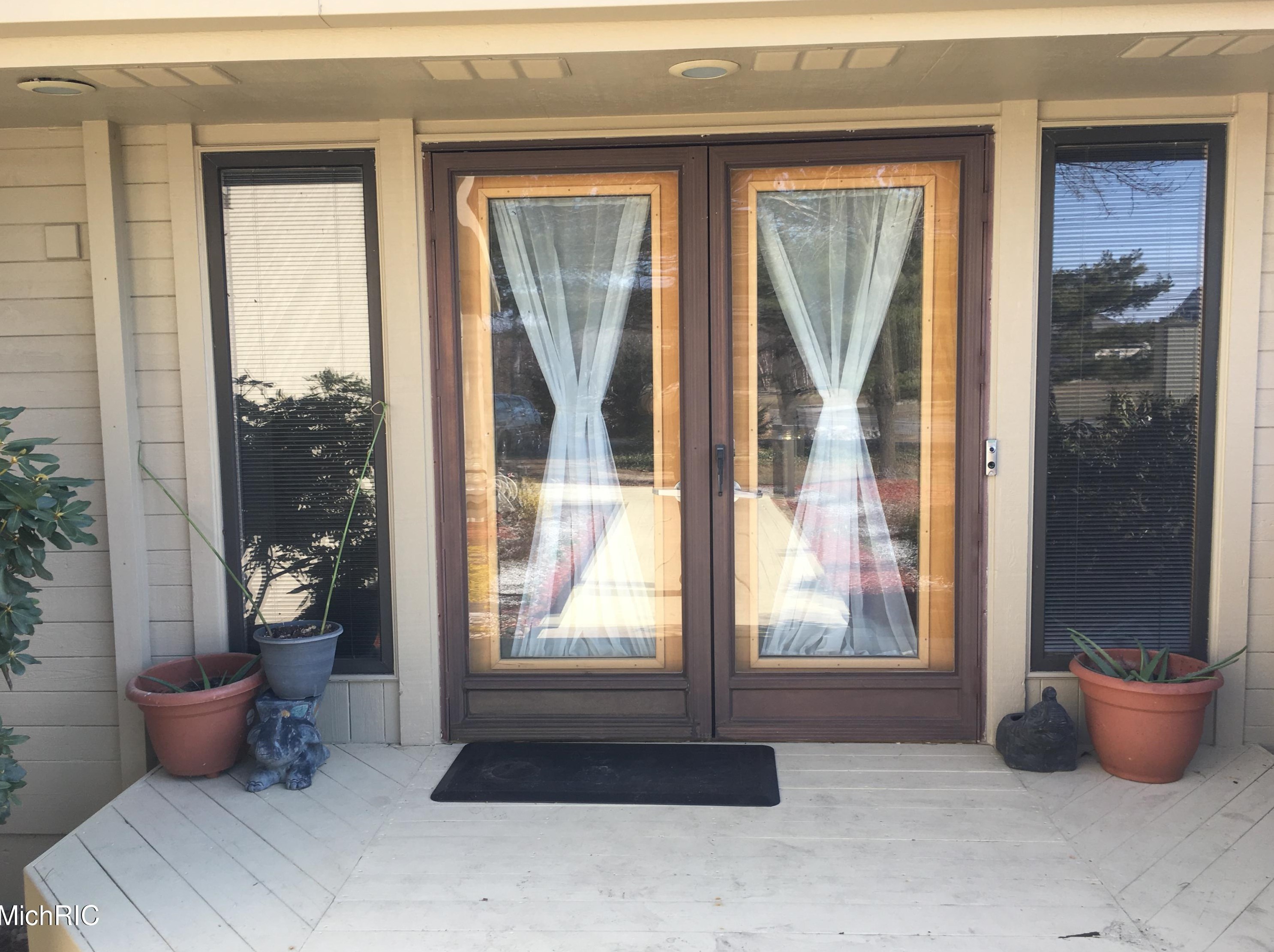 6912 Burlingame Ave, Byron Township MI 49315-9403 exterior