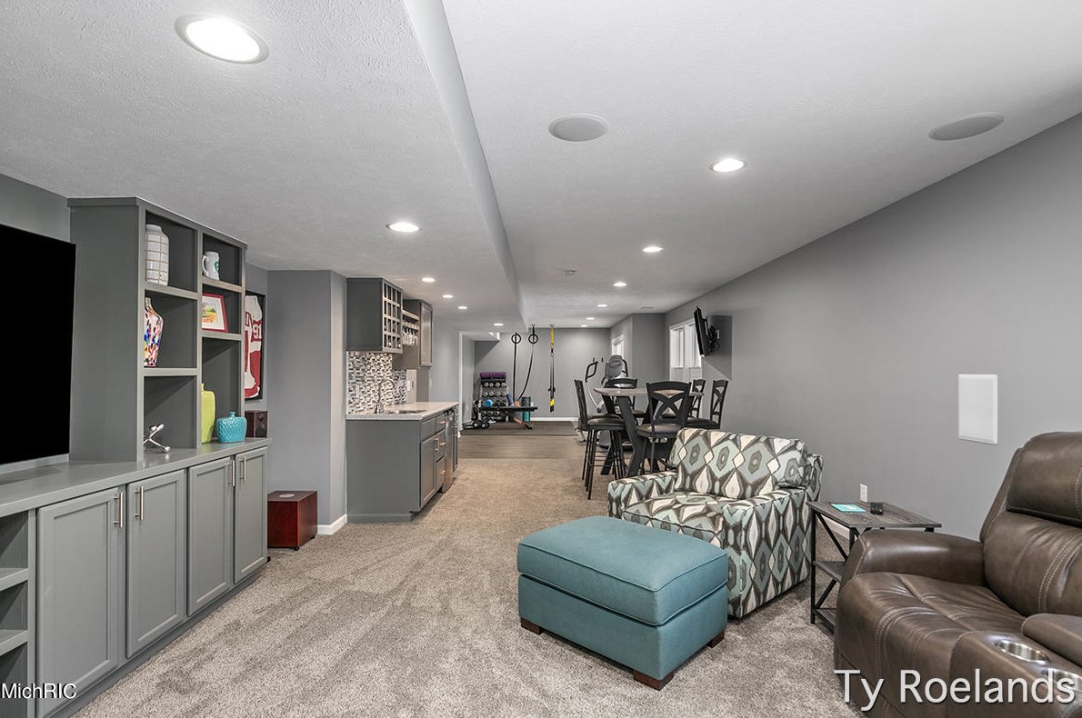 5471 Clemwood Ct, Ada MI 49301-7751 exterior