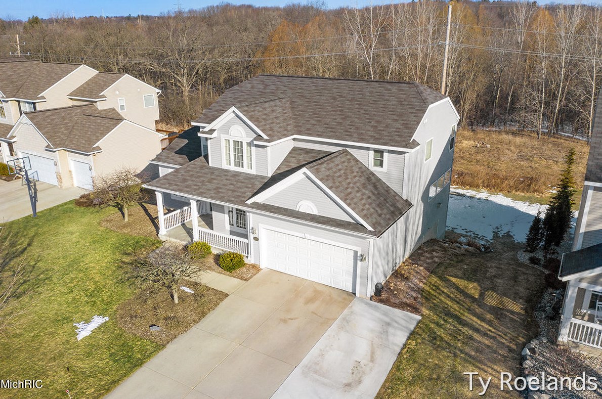 5471 Clemwood Ct, Ada MI 49301-7751 exterior