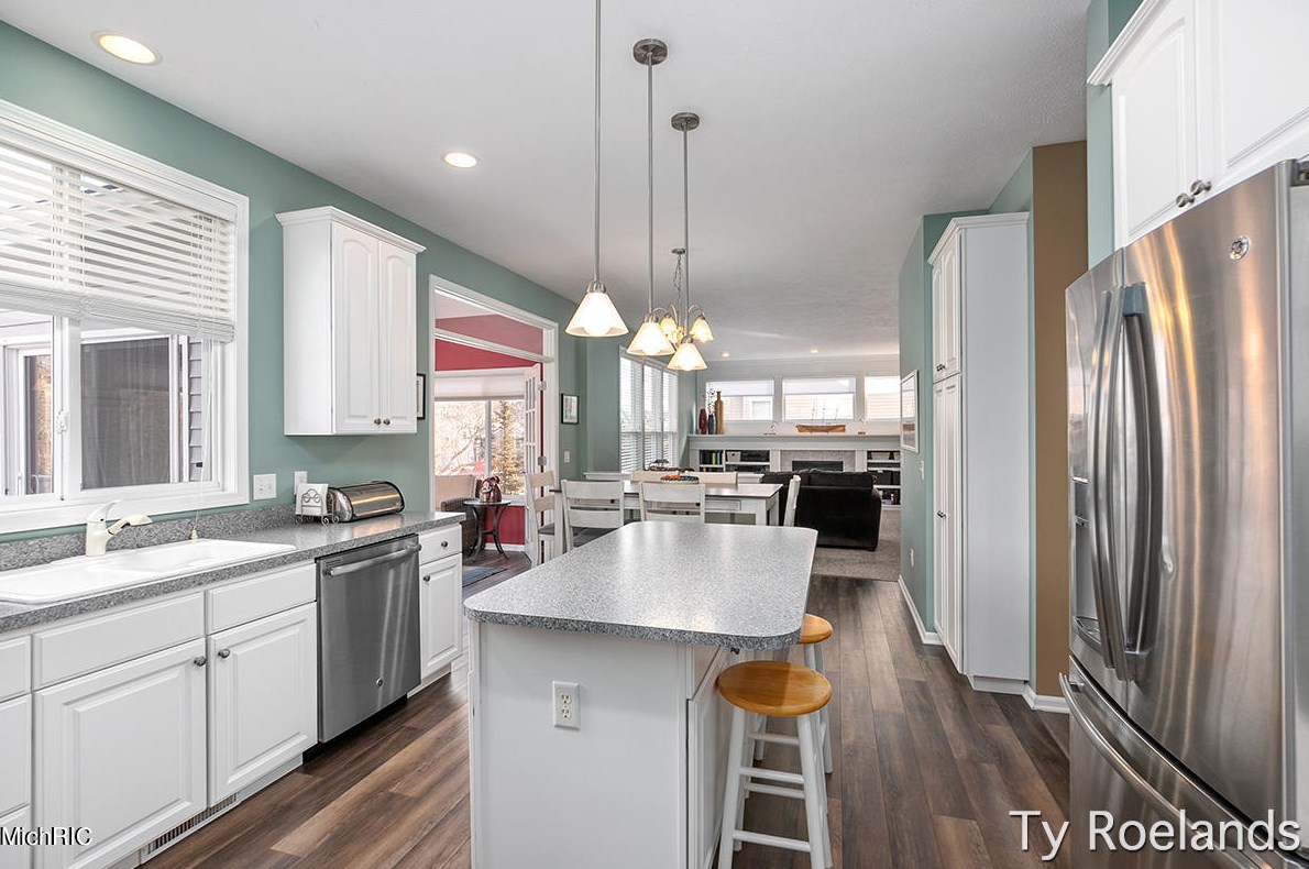 5471 Clemwood Ct, Ada MI 49301-7751 exterior