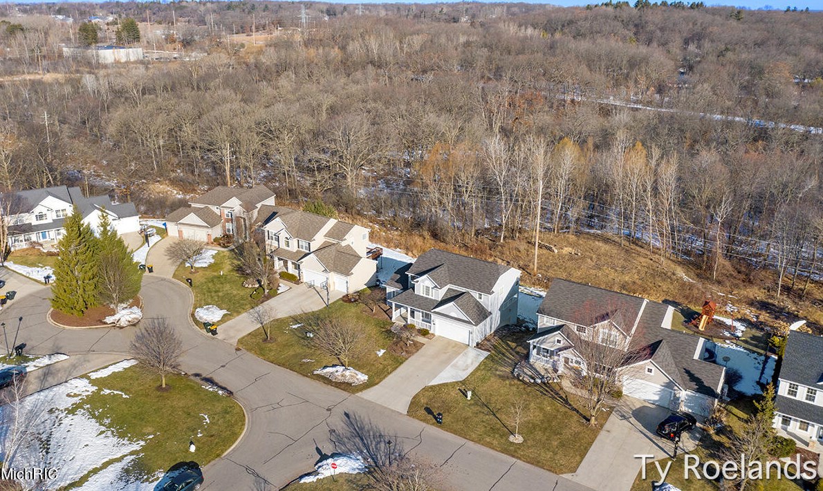 5471 Clemwood Ct, Ada MI 49301-7751 exterior