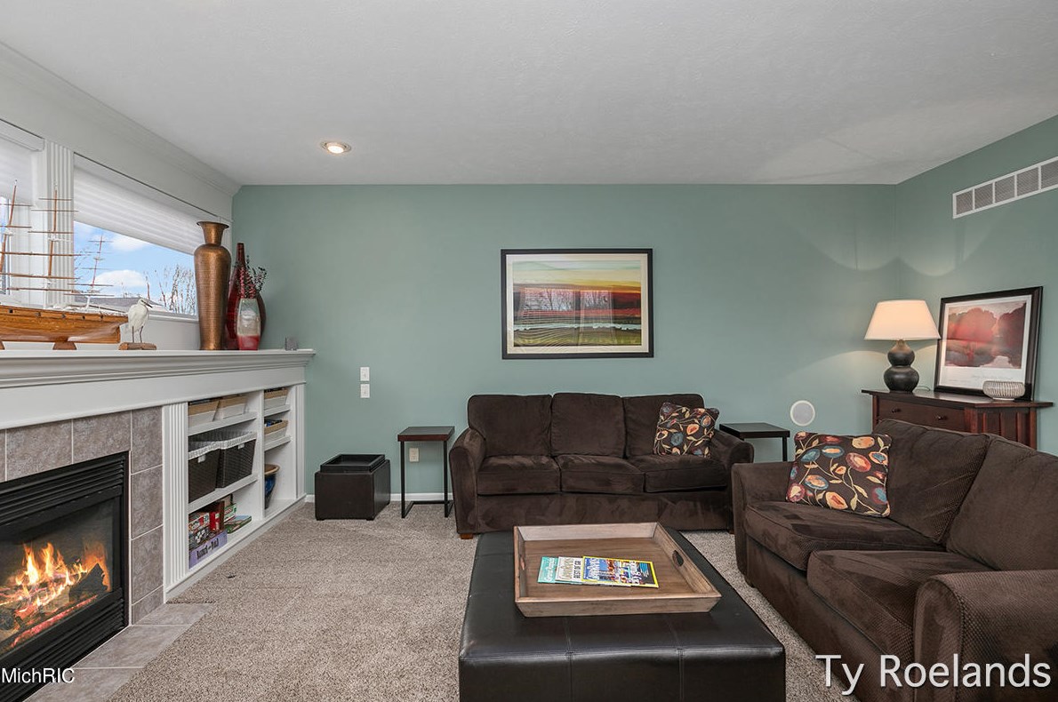 5471 Clemwood Ct, Ada MI 49301-7751 exterior