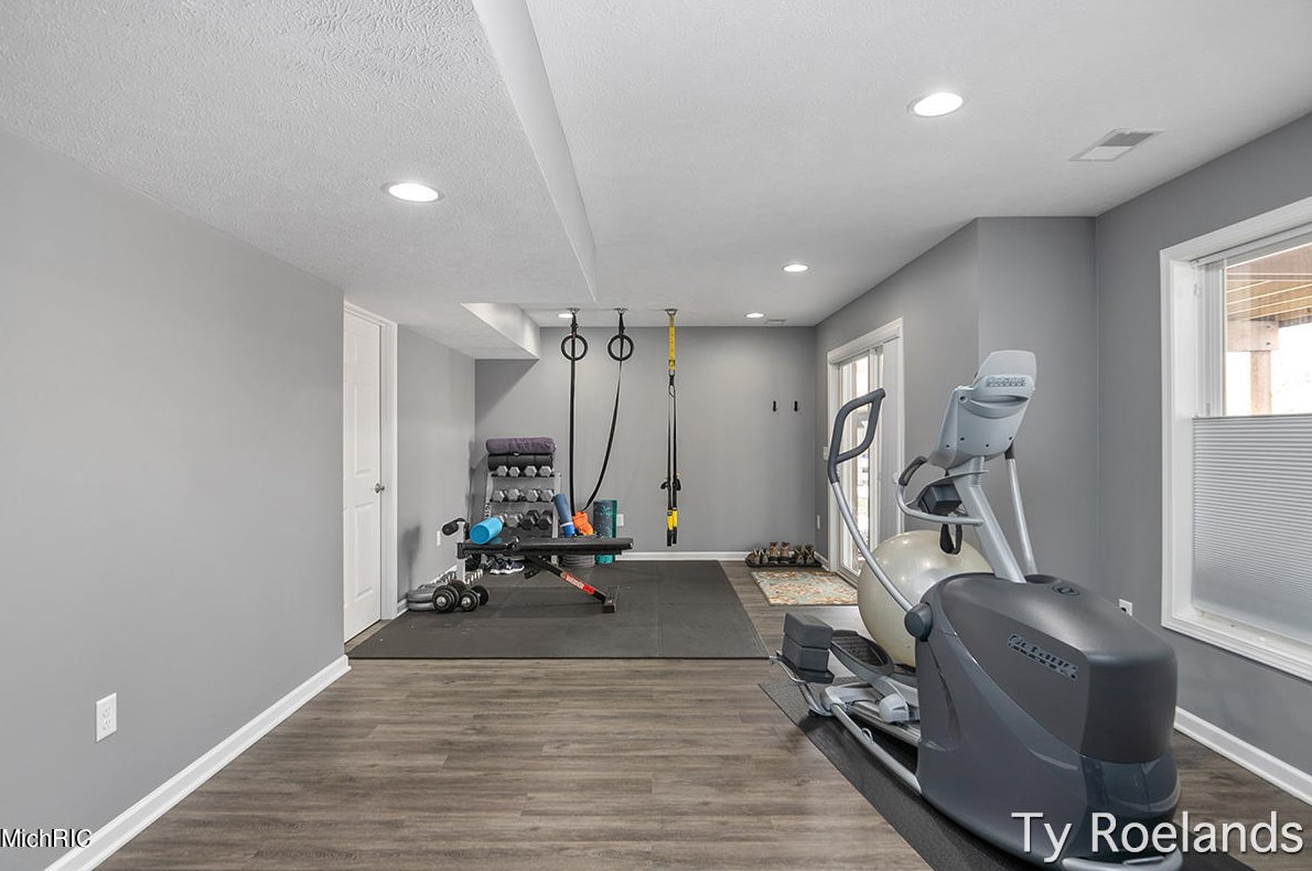 5471 Clemwood Ct, Ada MI 49301-7751 exterior