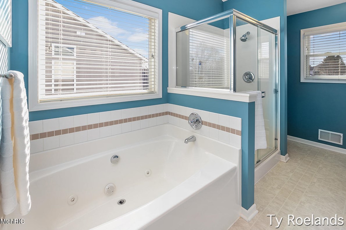 5471 Clemwood Ct, Ada MI 49301-7751 exterior