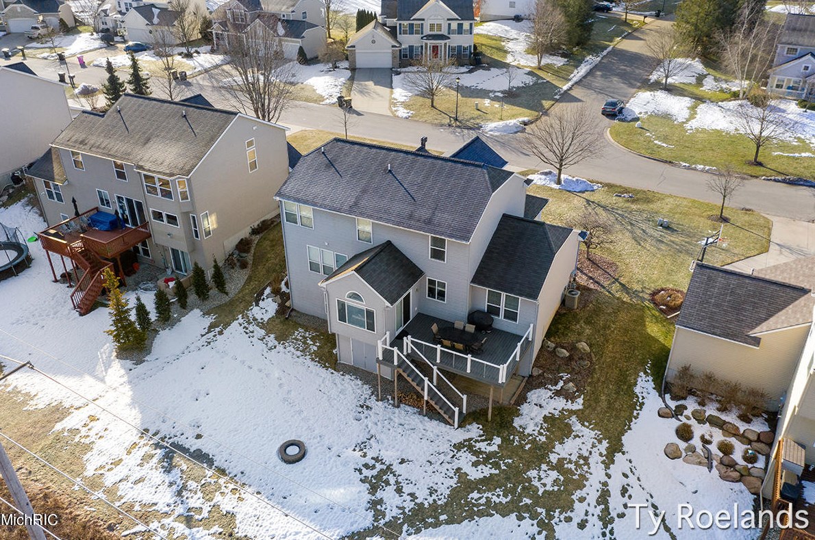 5471 Clemwood Ct, Ada MI 49301-7751 exterior