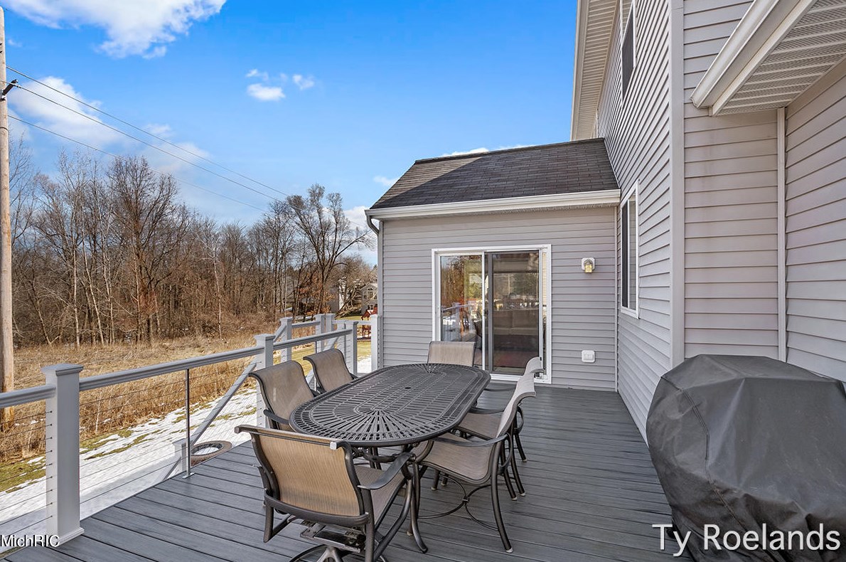 5471 Clemwood Ct, Ada MI 49301-7751 exterior