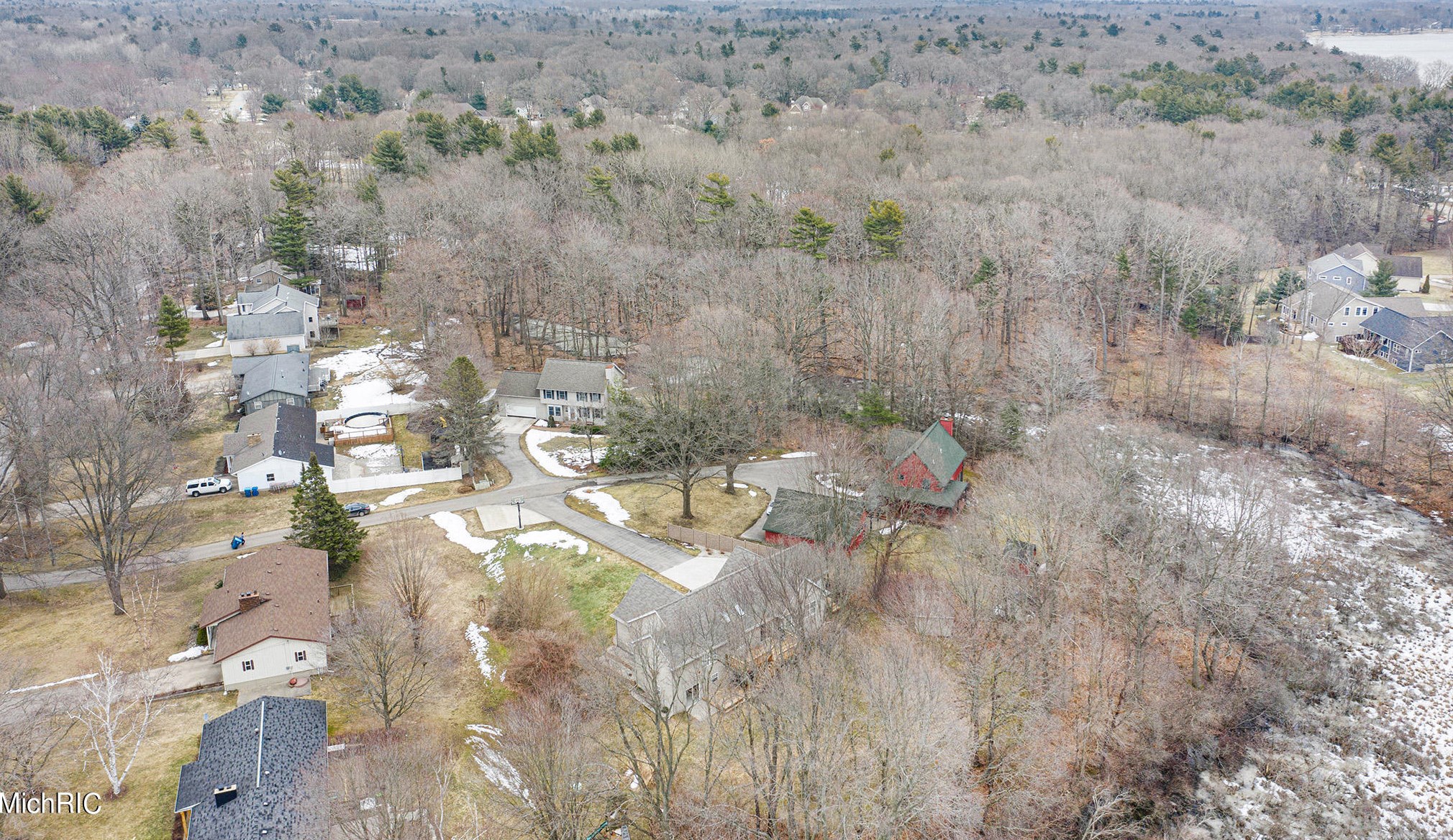 16100 Louis Ln, Spring Lake MI 49456-2200 exterior