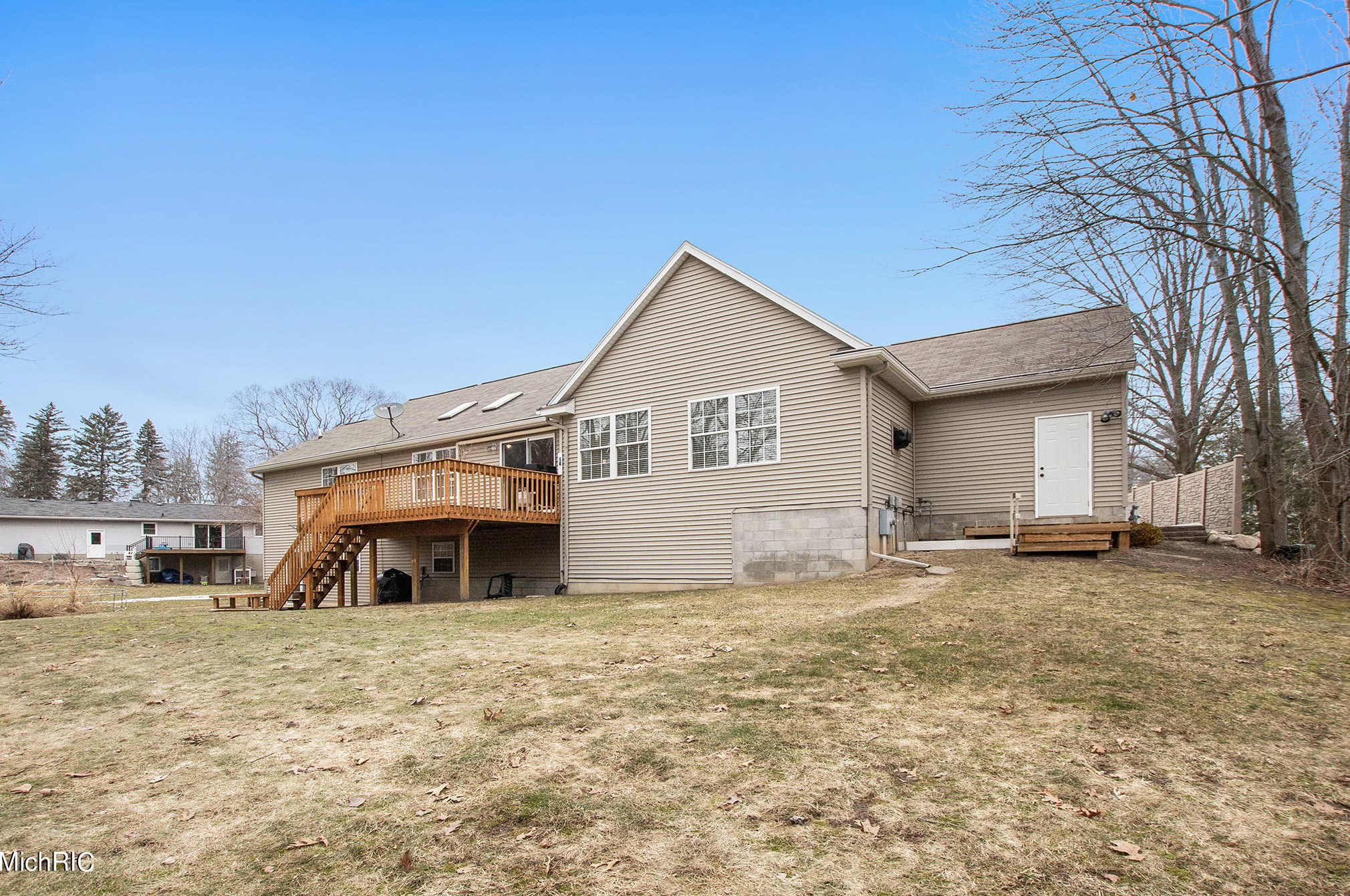 16100 Louis Ln, Spring Lake MI 49456-2200 exterior