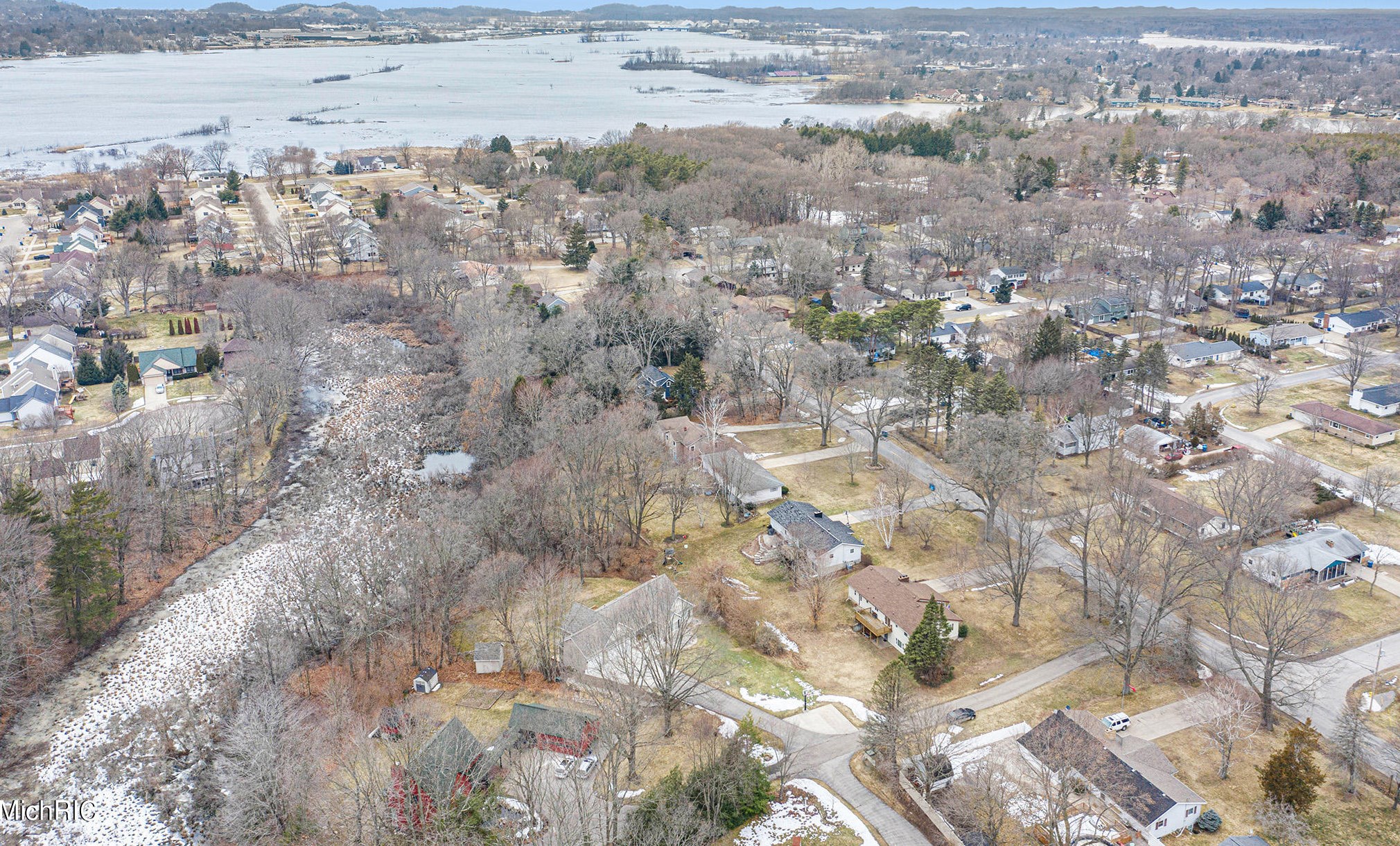 16100 Louis Ln, Spring Lake MI 49456-2200 exterior