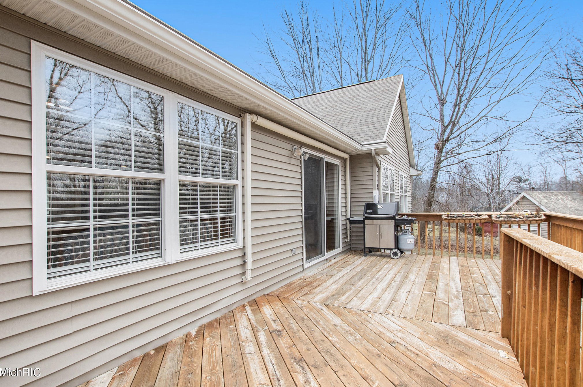 16100 Louis Ln, Spring Lake MI 49456-2200 exterior