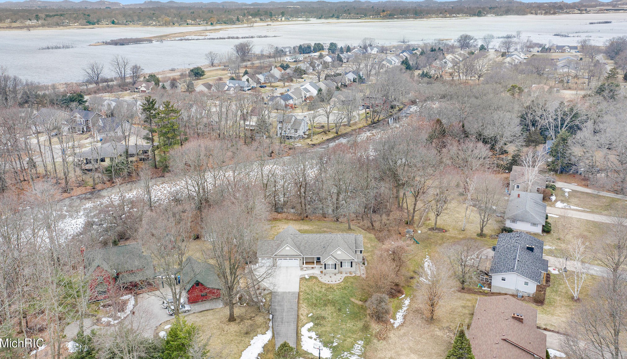 16100 Louis Ln, Spring Lake MI 49456-2200 exterior