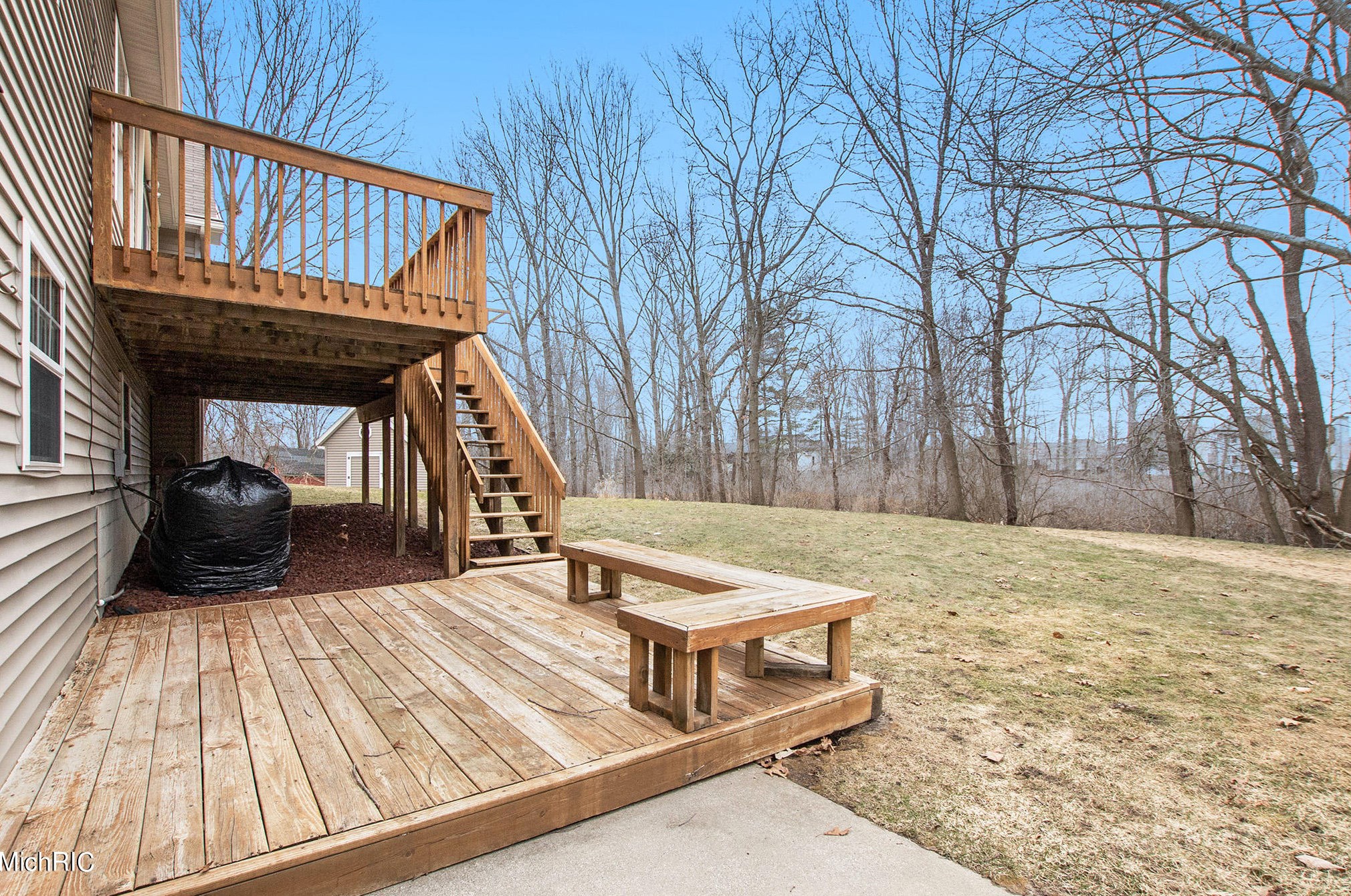 16100 Louis Ln, Spring Lake MI 49456-2200 exterior