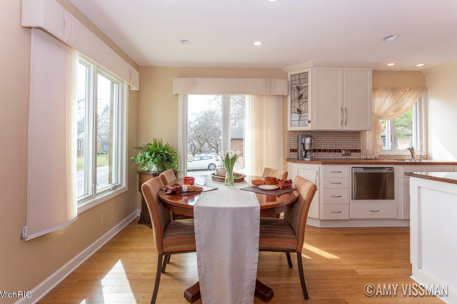 2335 Radcliff Vlg Dr, Grand Rapids MI 49546-5758 exterior