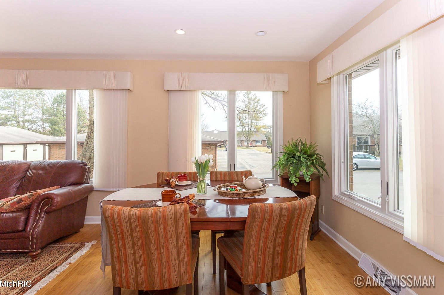 2335 Radcliff Vlg Dr, Grand Rapids MI 49546-5758 exterior