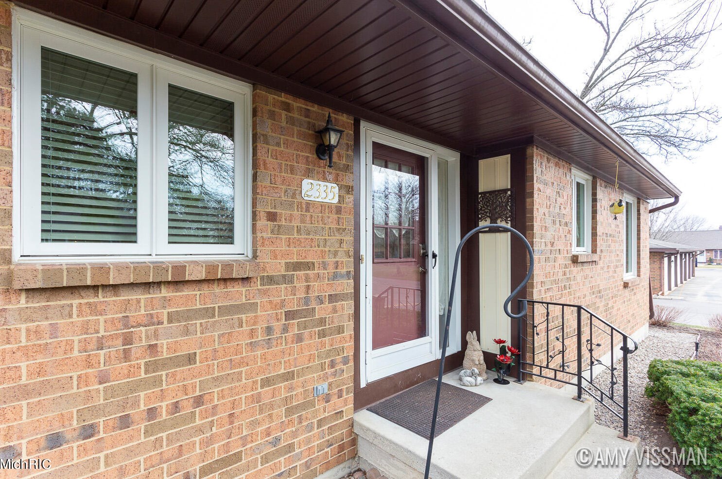 2335 Radcliff Vlg Dr, Grand Rapids MI 49546-5758 exterior