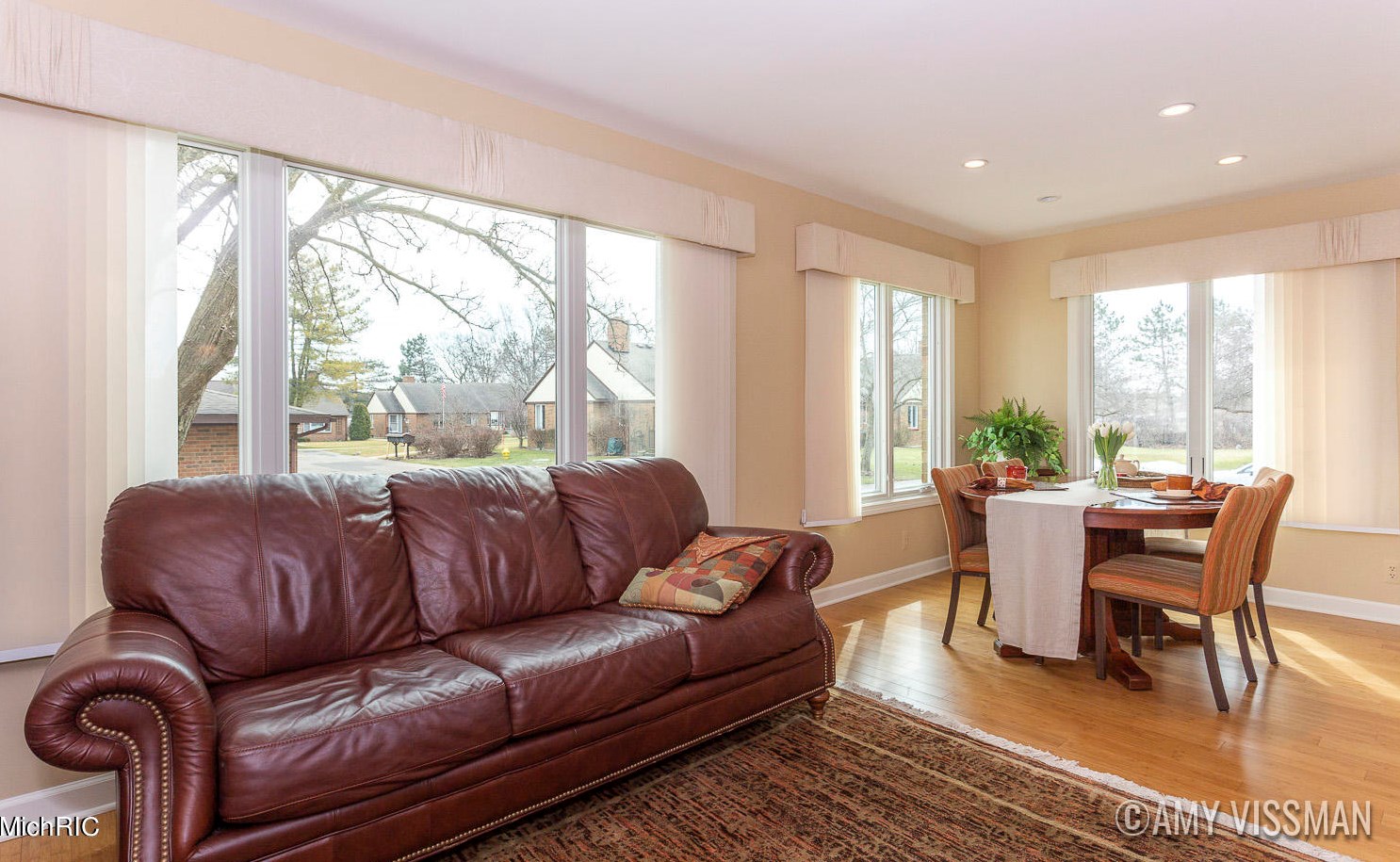 2335 Radcliff Vlg Dr, Grand Rapids MI 49546-5758 exterior