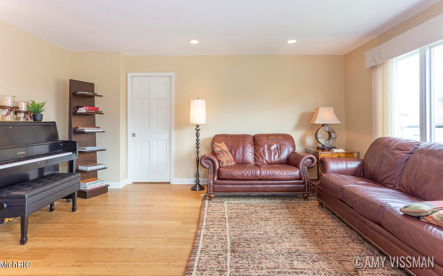 2335 Radcliff Vlg Dr, Grand Rapids MI 49546-5758 exterior