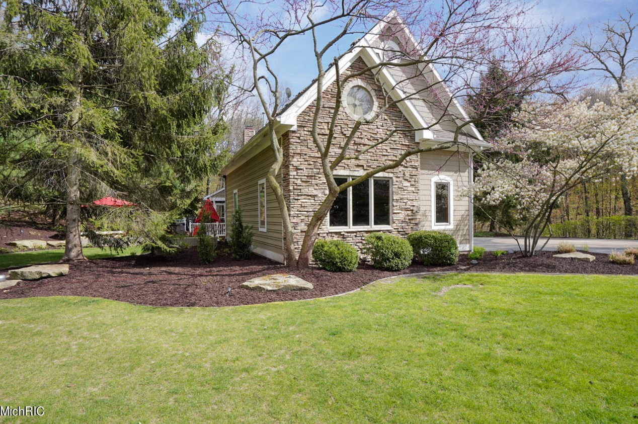 4655 Catamount Trl, Ada MI 49301-8658 exterior