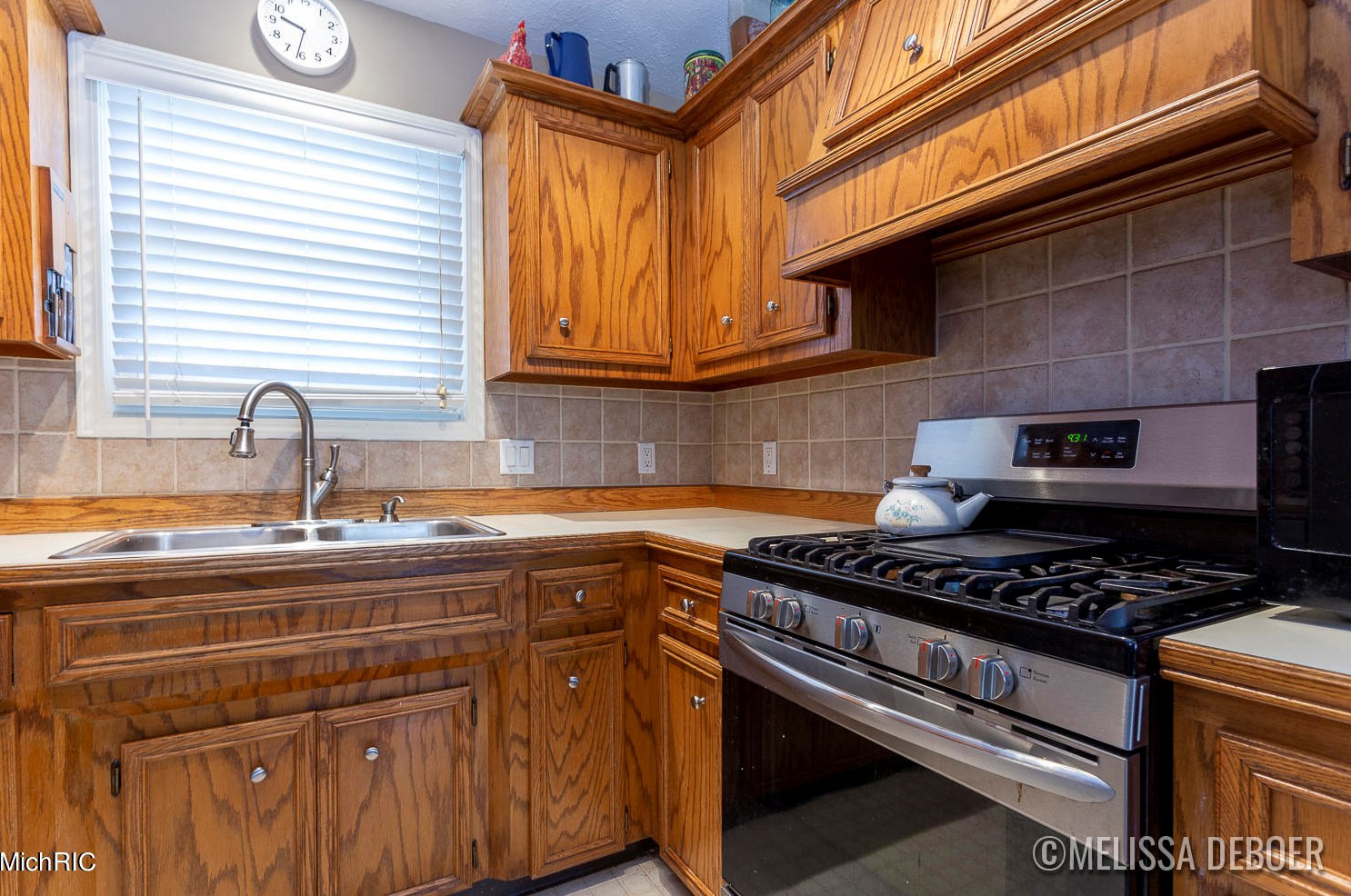 2202 Tyler St, Jenison MI  49428-7771 exterior