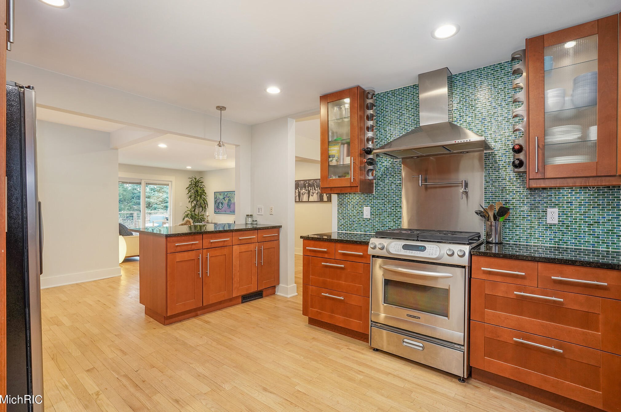 8619 Fulton St, Ada MI 49301-9044 exterior