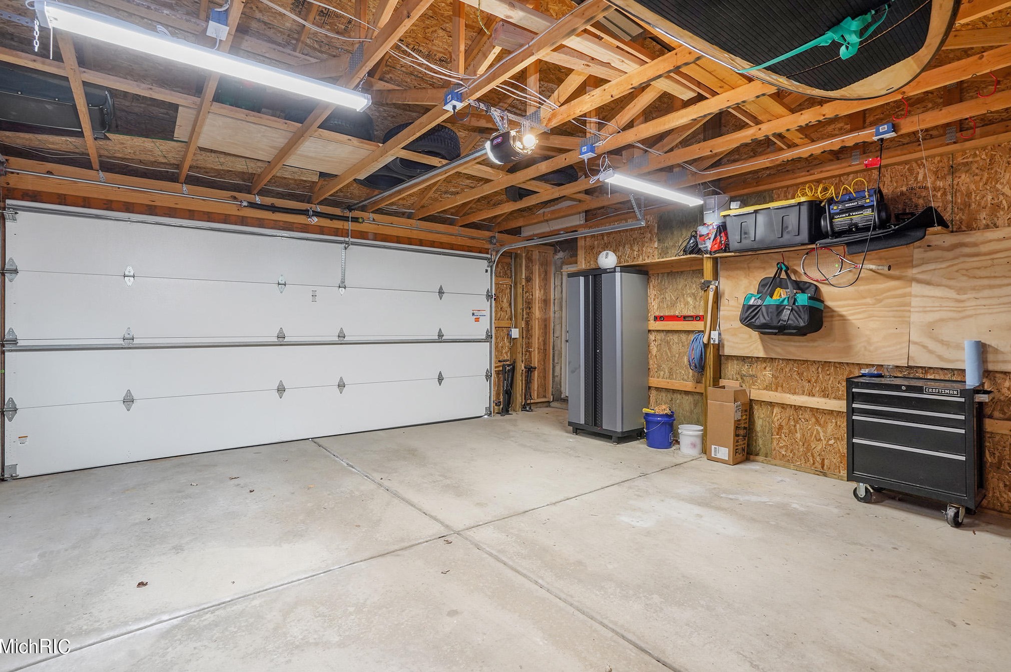 8619 Fulton St, Ada MI 49301-9044 exterior