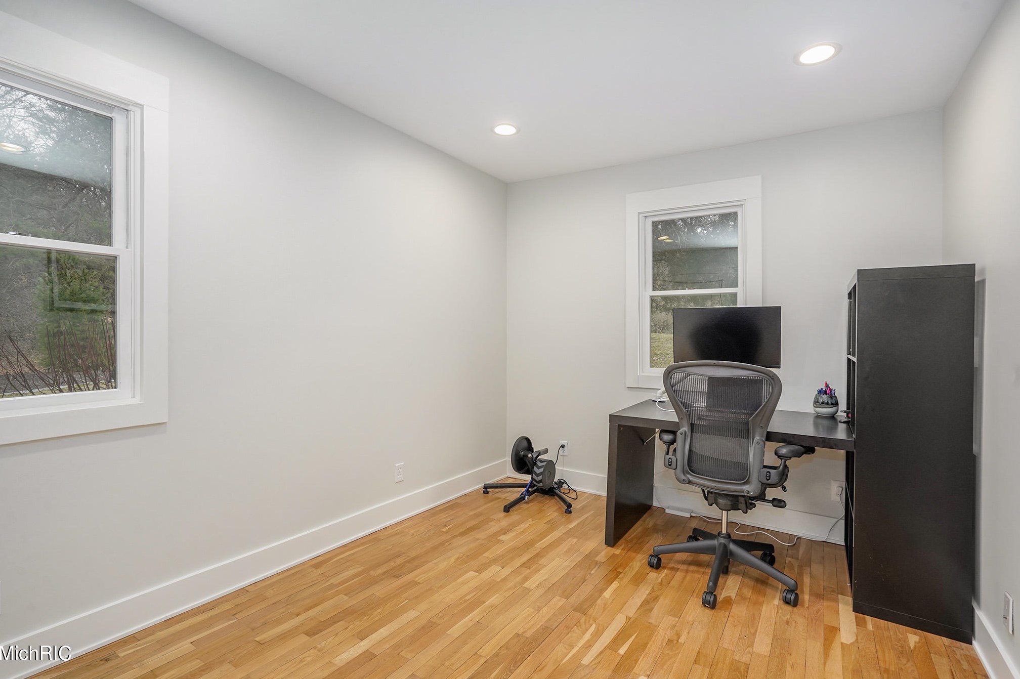 8619 Fulton St, Ada MI 49301-9044 exterior