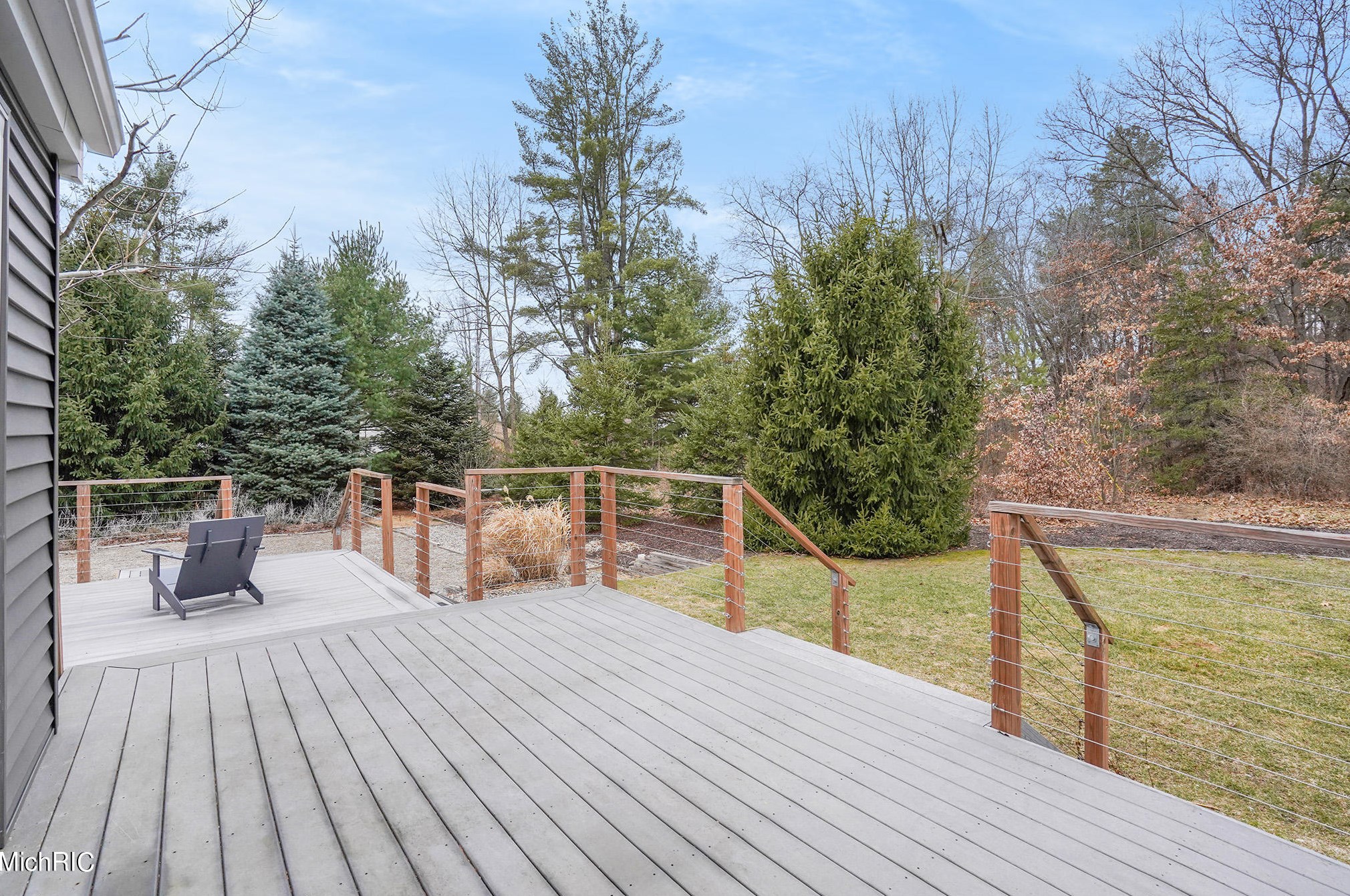 8619 Fulton St, Ada MI 49301-9044 exterior